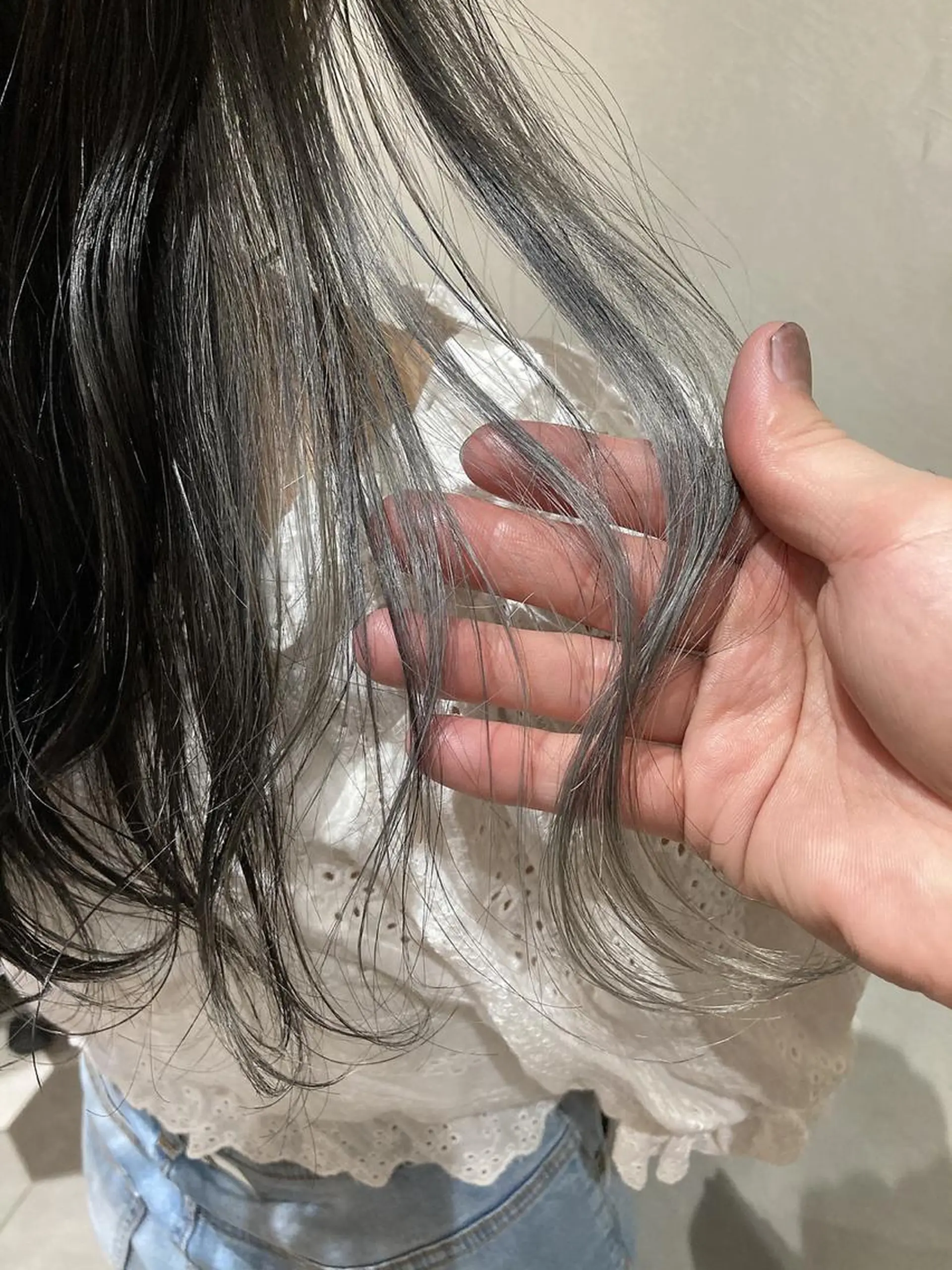 セミロング カラー ヘアアレンジ ミストバング ブリーチ ケアブリーチ 透明感カラー デザインカラー カット ヘアカラー トリートメント maoブリーチ無し 似合わせカラーのヘアスタイル