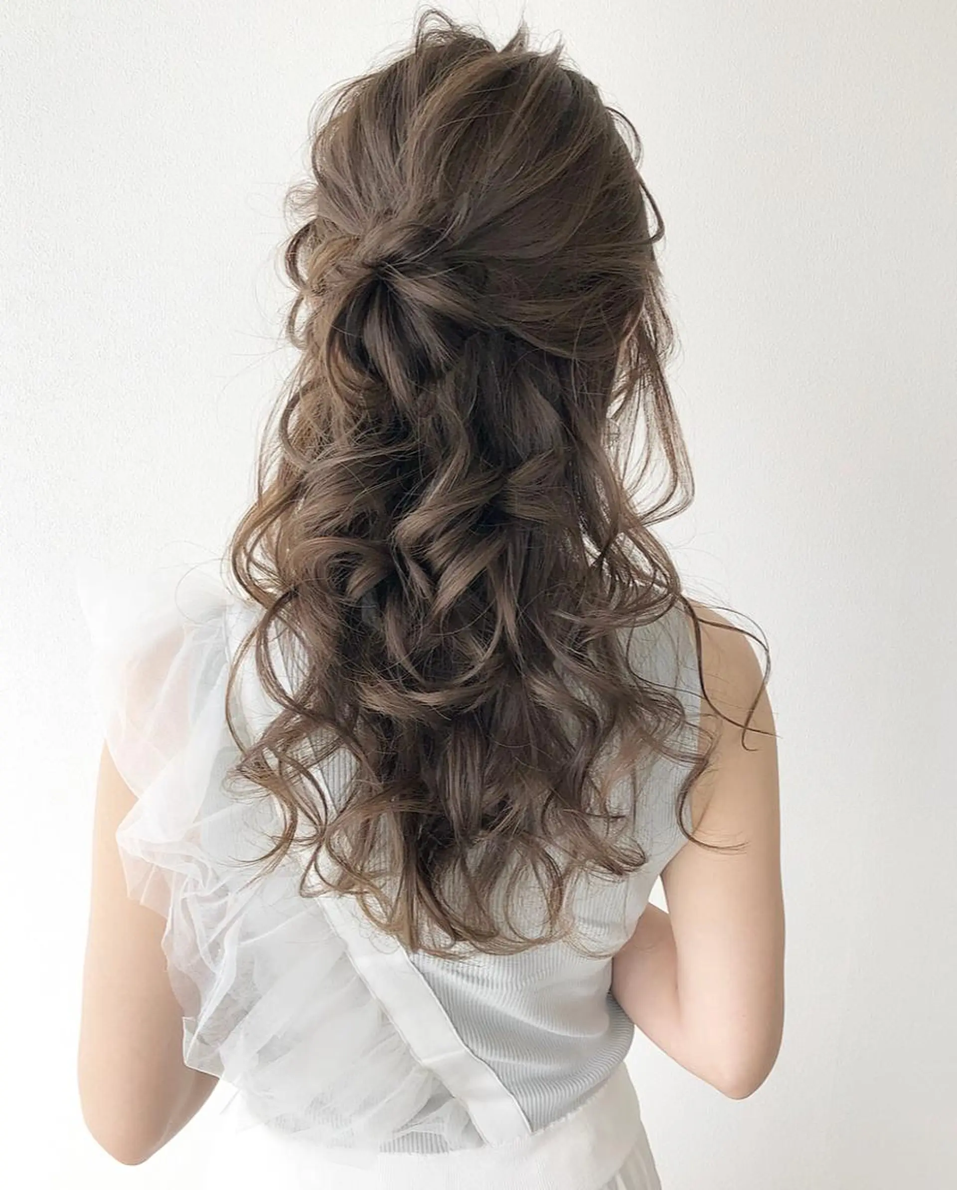 ロング カラー ヘアアレンジ ハーフアップ お団子ヘア ラベンダーカラー autre所属・大久保 ひでなりのヘアスタイル