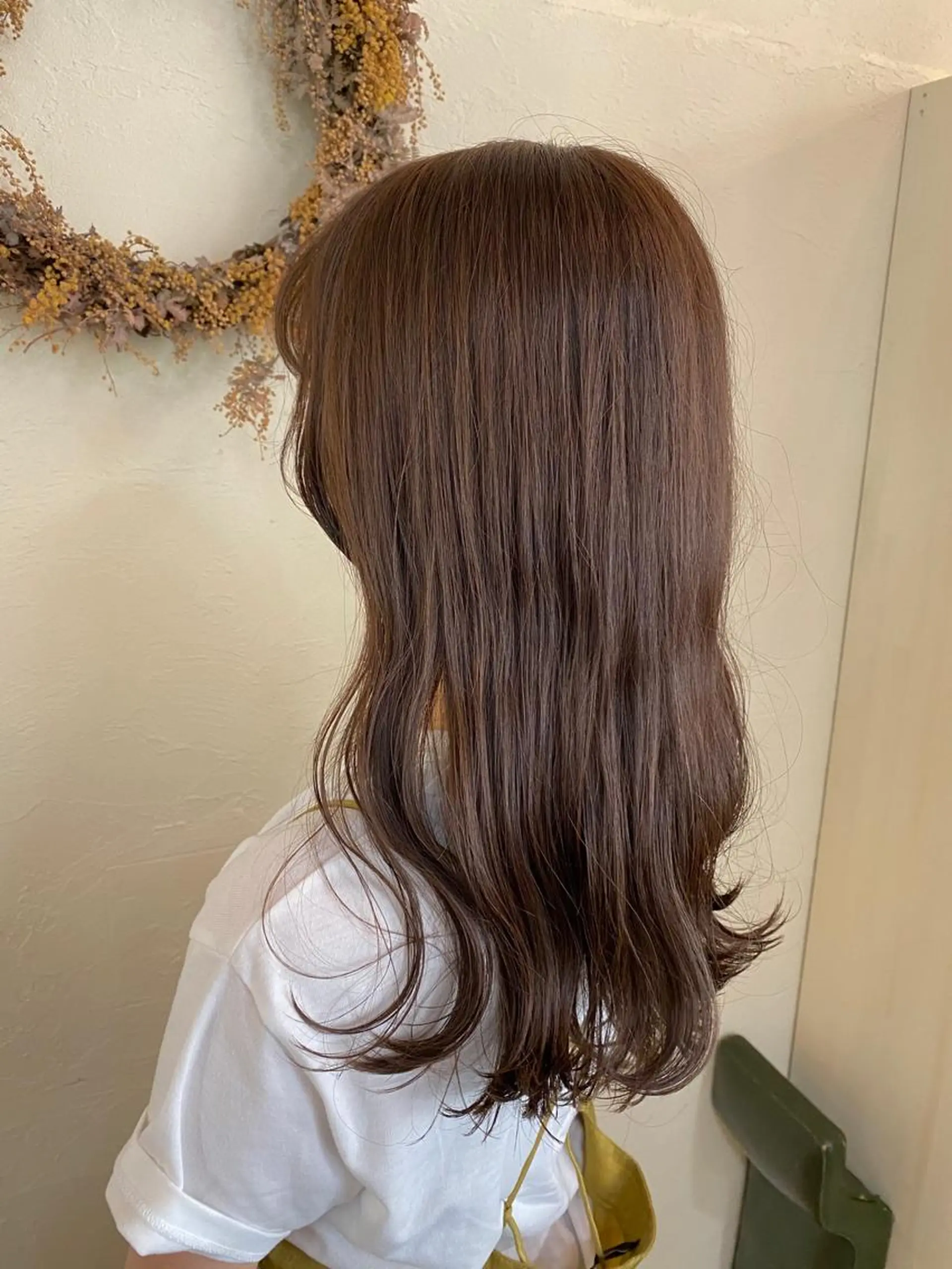 ロング カラー ベージュカラー ハイライトカラー ラベンダーカラー ラベンダーベージュ ハイライト ヘアカラー トリートメント ENIF ヤマグチアツコのヘアスタイル