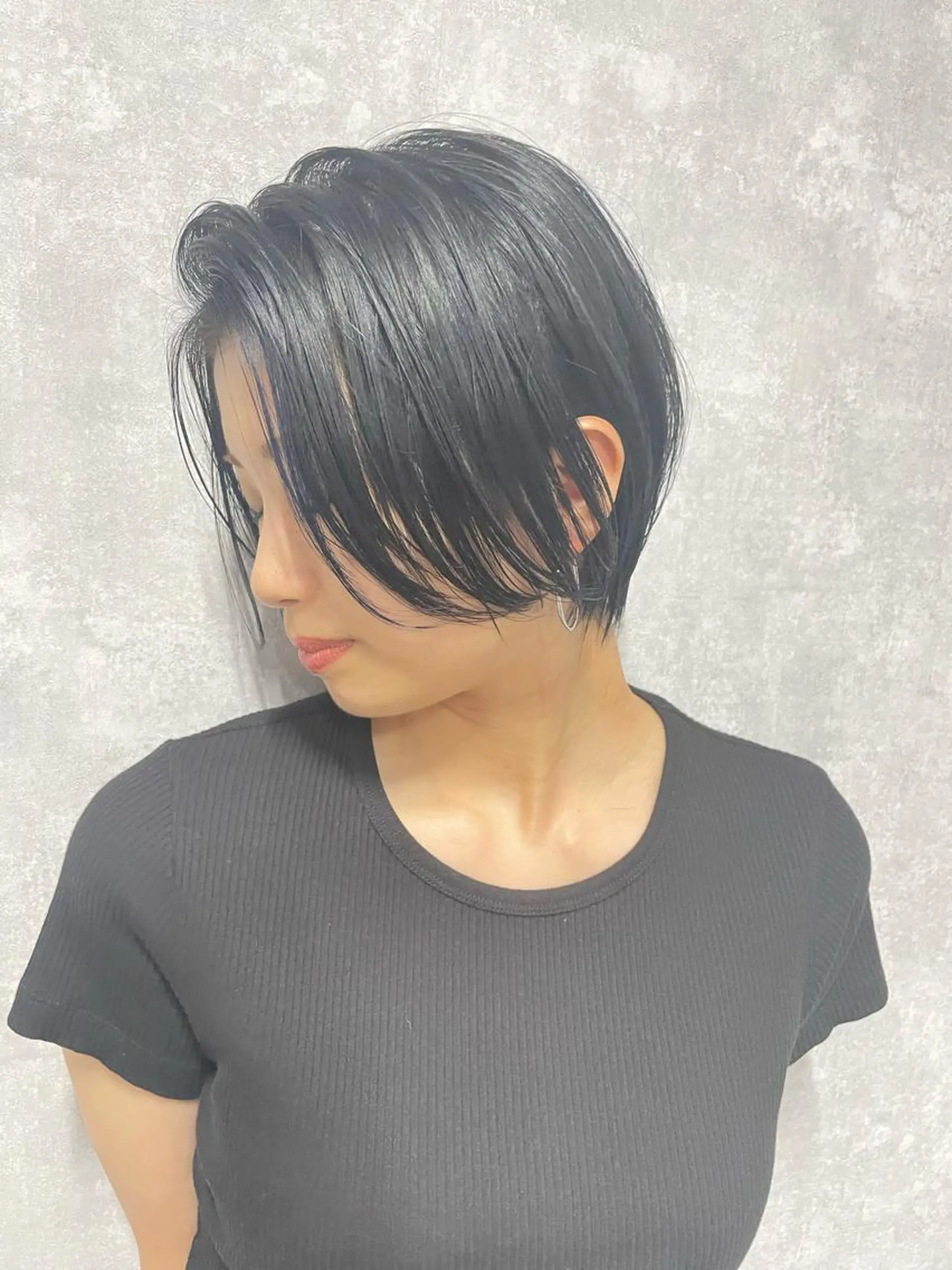 ショート 切りっぱなしボブ ショートボブ ハンサムショート 丸みショート アッシュ C’LD hair  produce /シールドヘア所属・モテ髪/ボブ/ショー ト/アダチフウトのヘアスタイル
