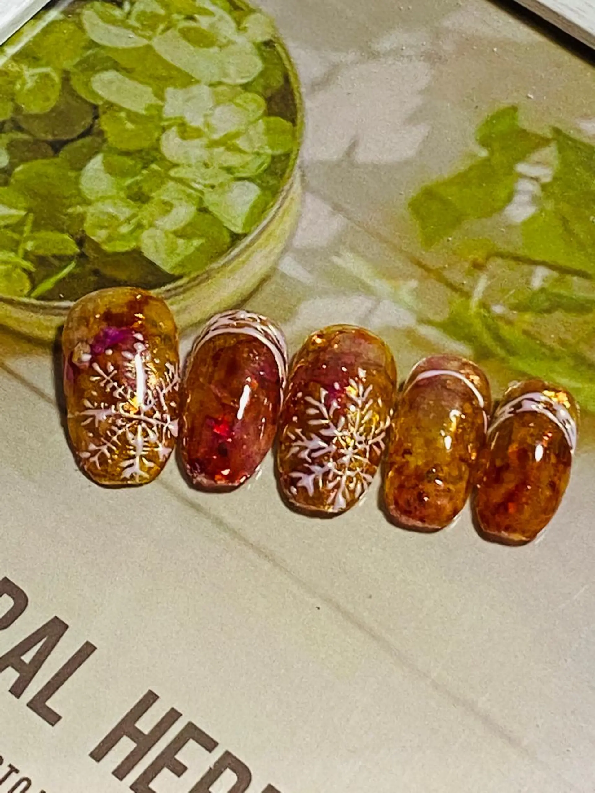 ネイル オーロラネイル キラキラネイル 冬ネイル 自宅ネイルサロン ♦️nuance♦️のネイルデザイン