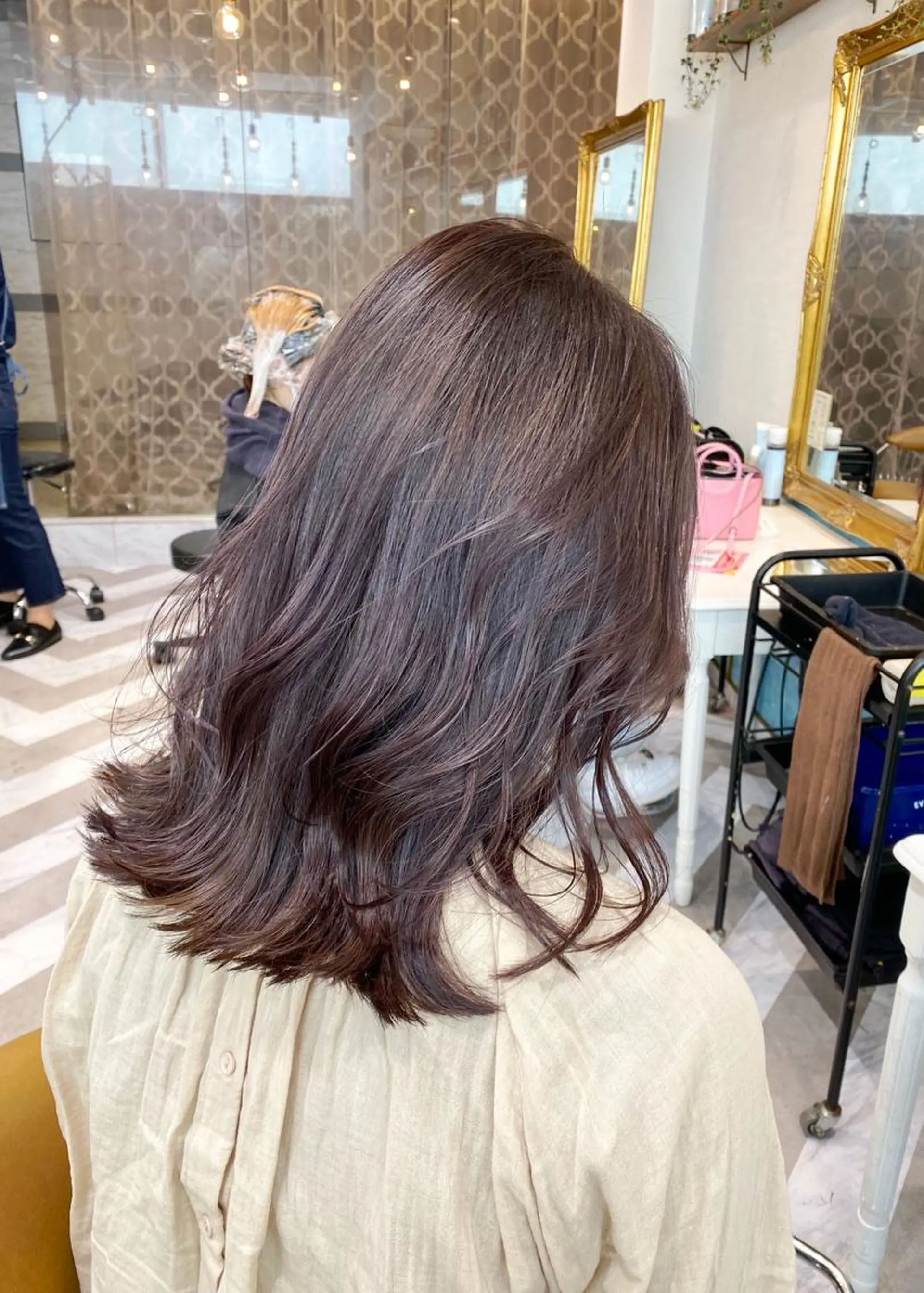 ミディアム ヘアカラー トリートメント レイヤーカット /透明感カラー西田のヘアスタイル