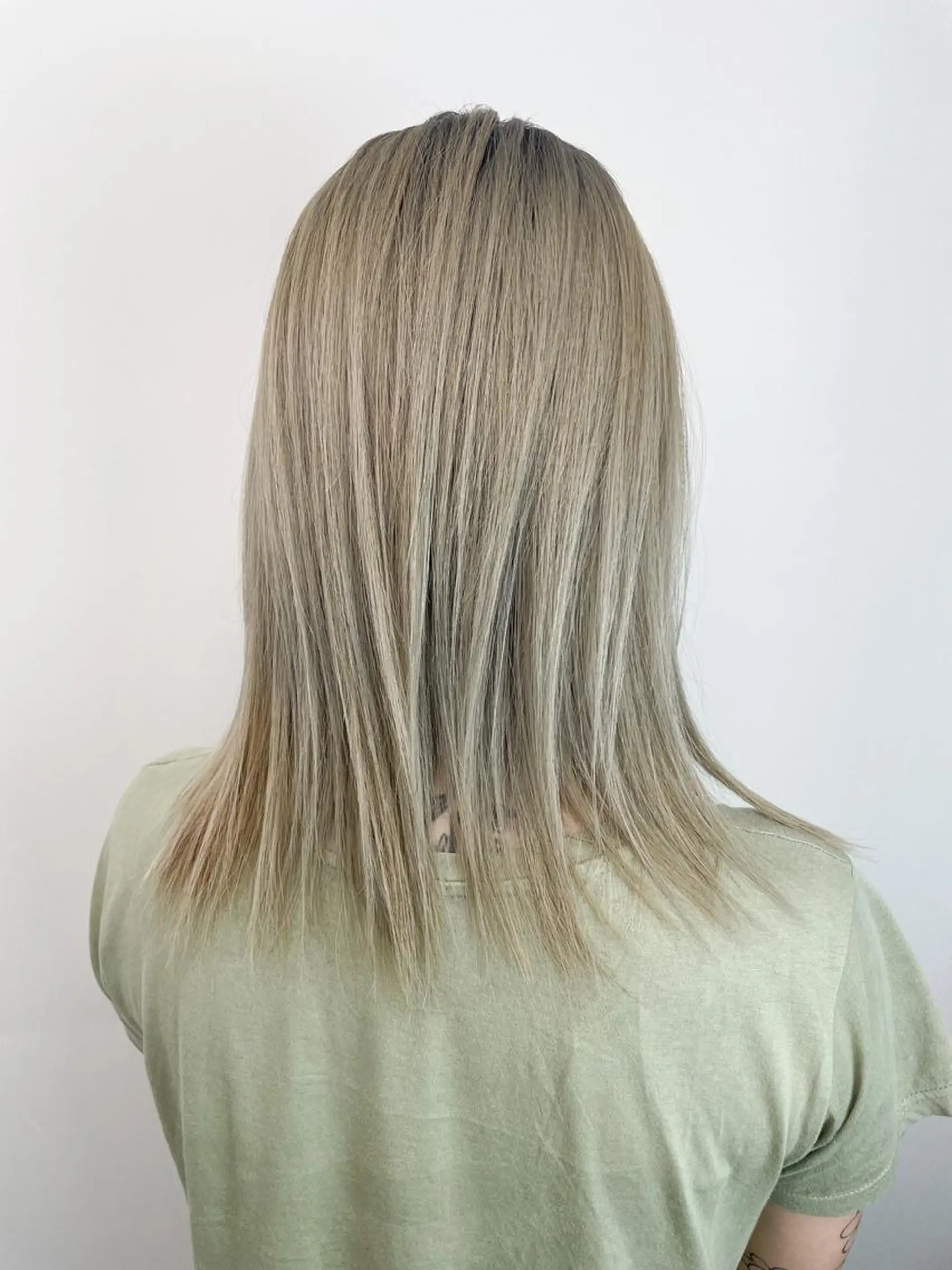 セミロング カラー シールエクステ バレイヤージュ ミストバング ブリーチ ダブルカラー ヘアカラー トリートメント 【KIRA 代表】 TATSUYAのヘアスタイル