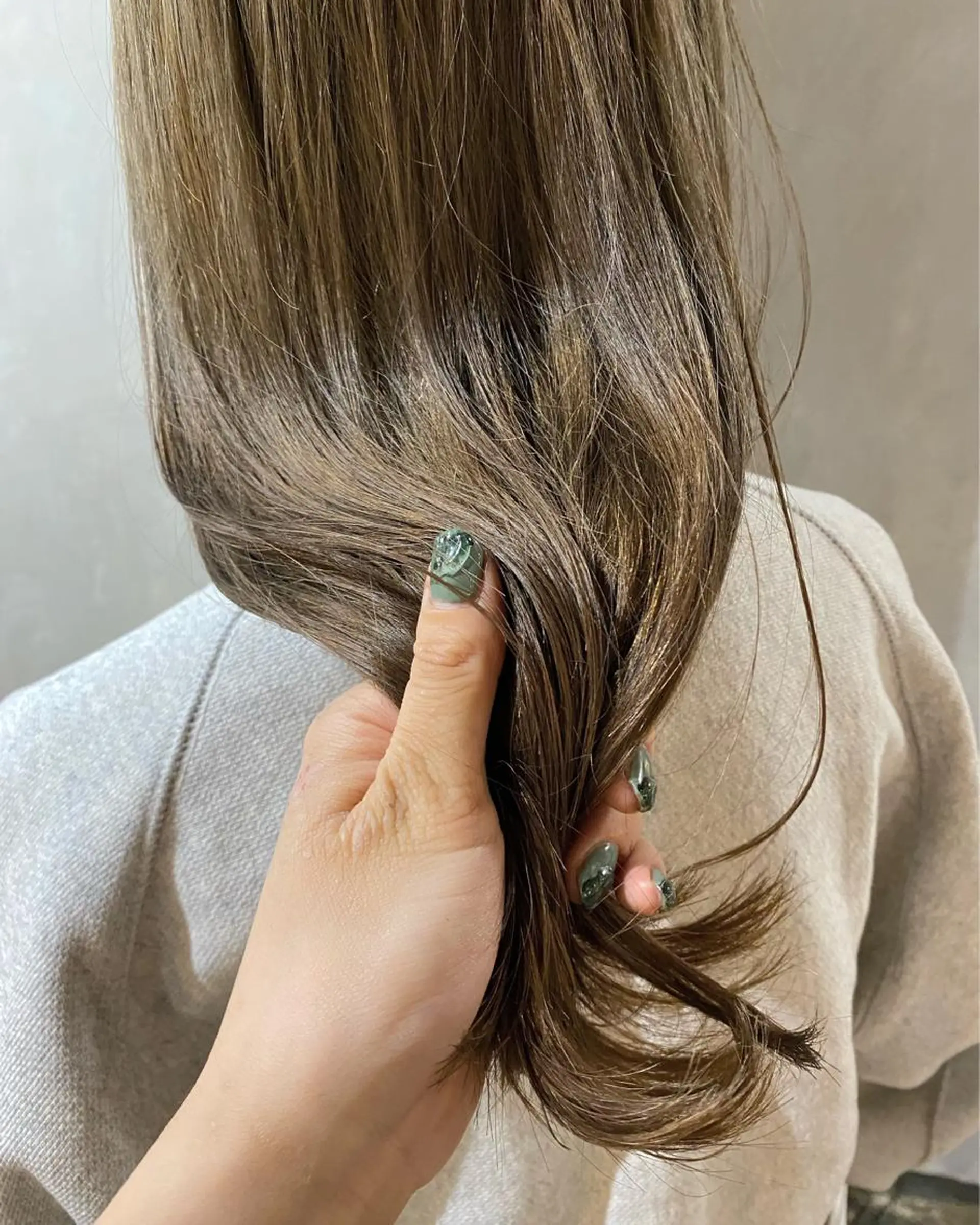 セミロング カラー カット ヘアカラー トリートメント ツキノキ ミナのヘアスタイル