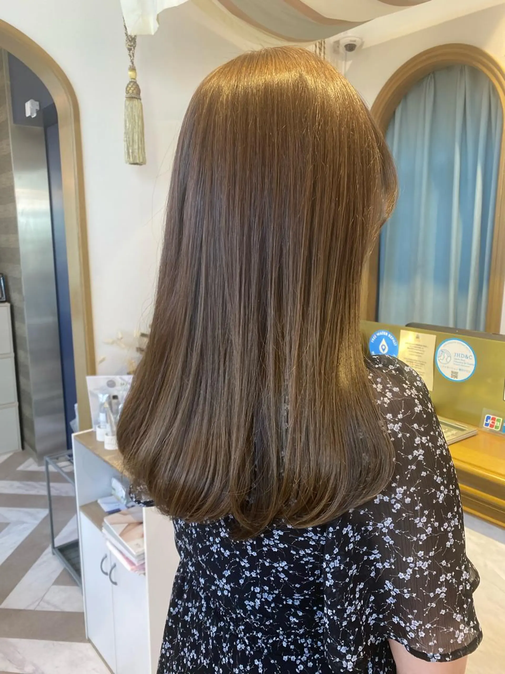 ミディアム カラー カット ヘアカラー トリートメント レイヤーカット /透明感カラー西田のヘアスタイル