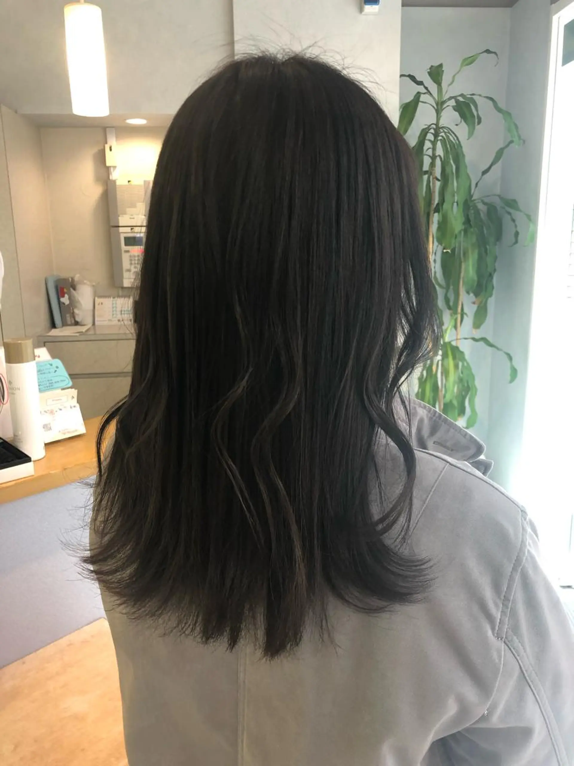 ロング カラー グレージュ オリーブグレージュ オリーブグレー カット ヘアカラー 縮毛矯正 トリートメント 阿部 美咲のヘアスタイル