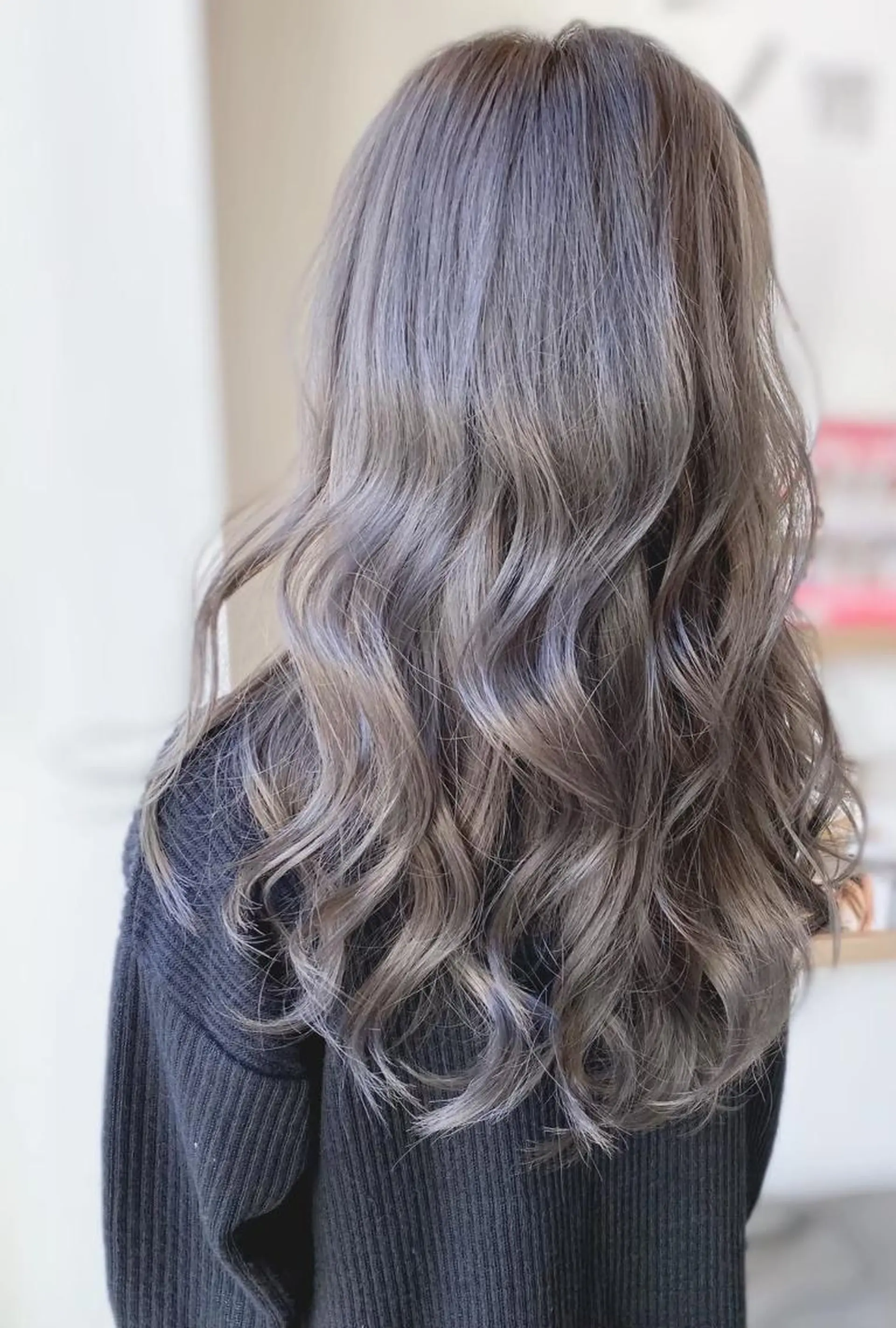 カラー パーマ ヘアアレンジ セミロング アディクシーカラー アッシュ ミストバング ブリーチ ブロンド 初めでも安心🌟 newi町田✂のヘアスタイル