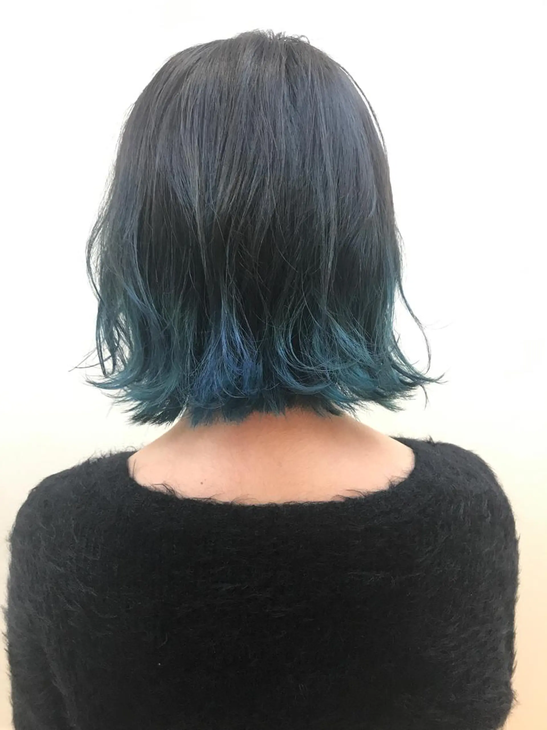 ショート カラー 湯浅 了一のヘアスタイル