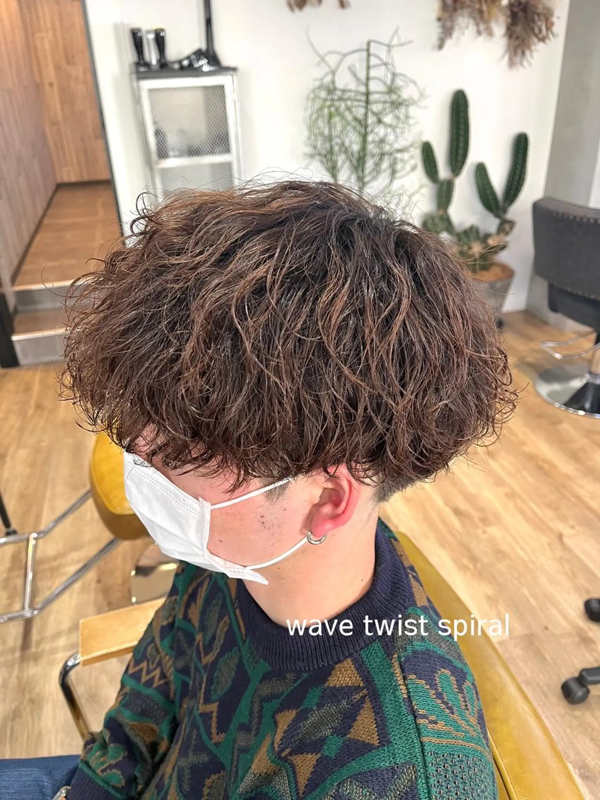 ミディアム パーマ メンズ ミディアムパーマ メンズブリーチ センターパート フェードカット マッシュ カット パーマ メンズカット/パーマ Yoshiのヘアスタイル