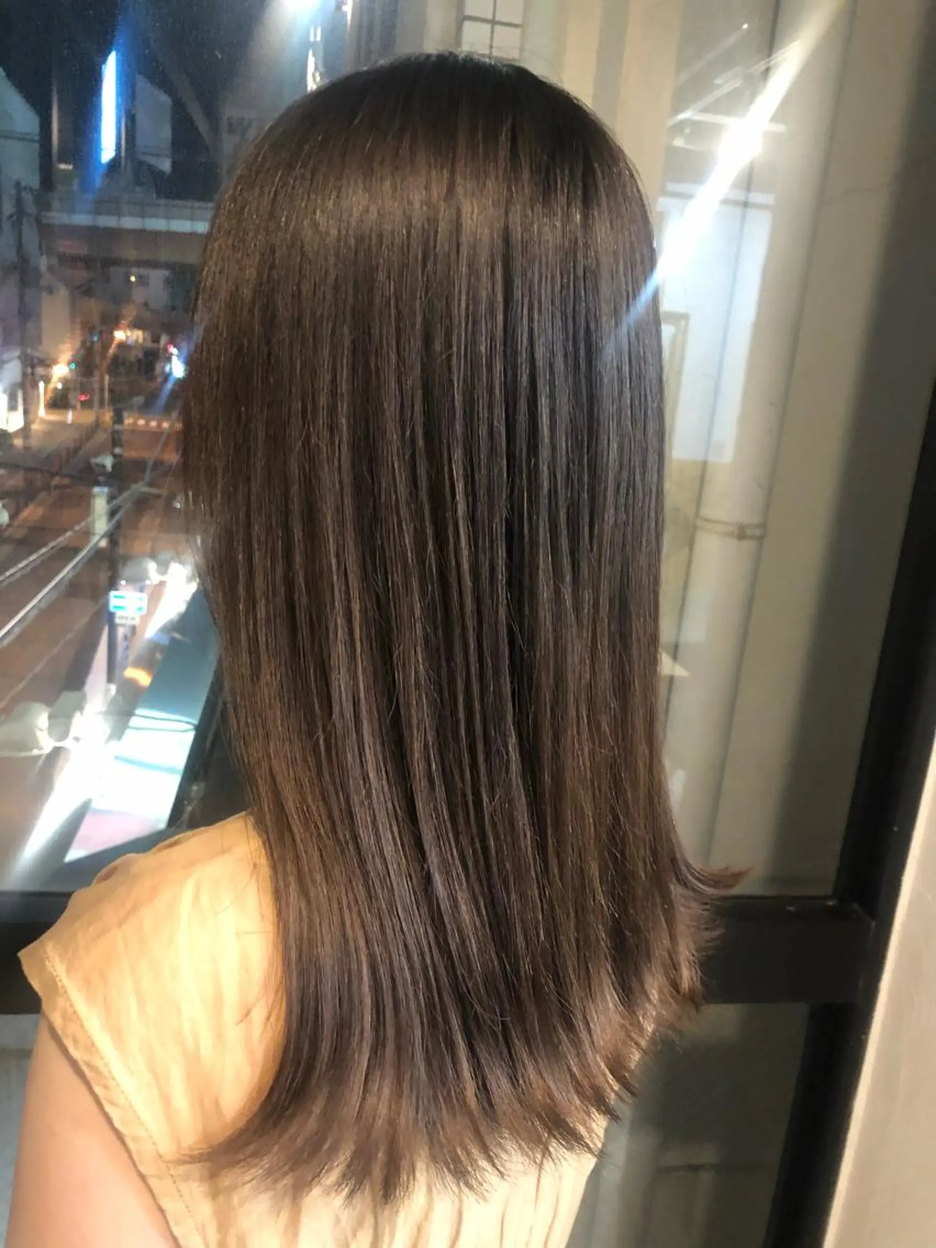 セミロング カラー 髪質改善＆ブリーチ 伊勢　祐一郎のヘアスタイル