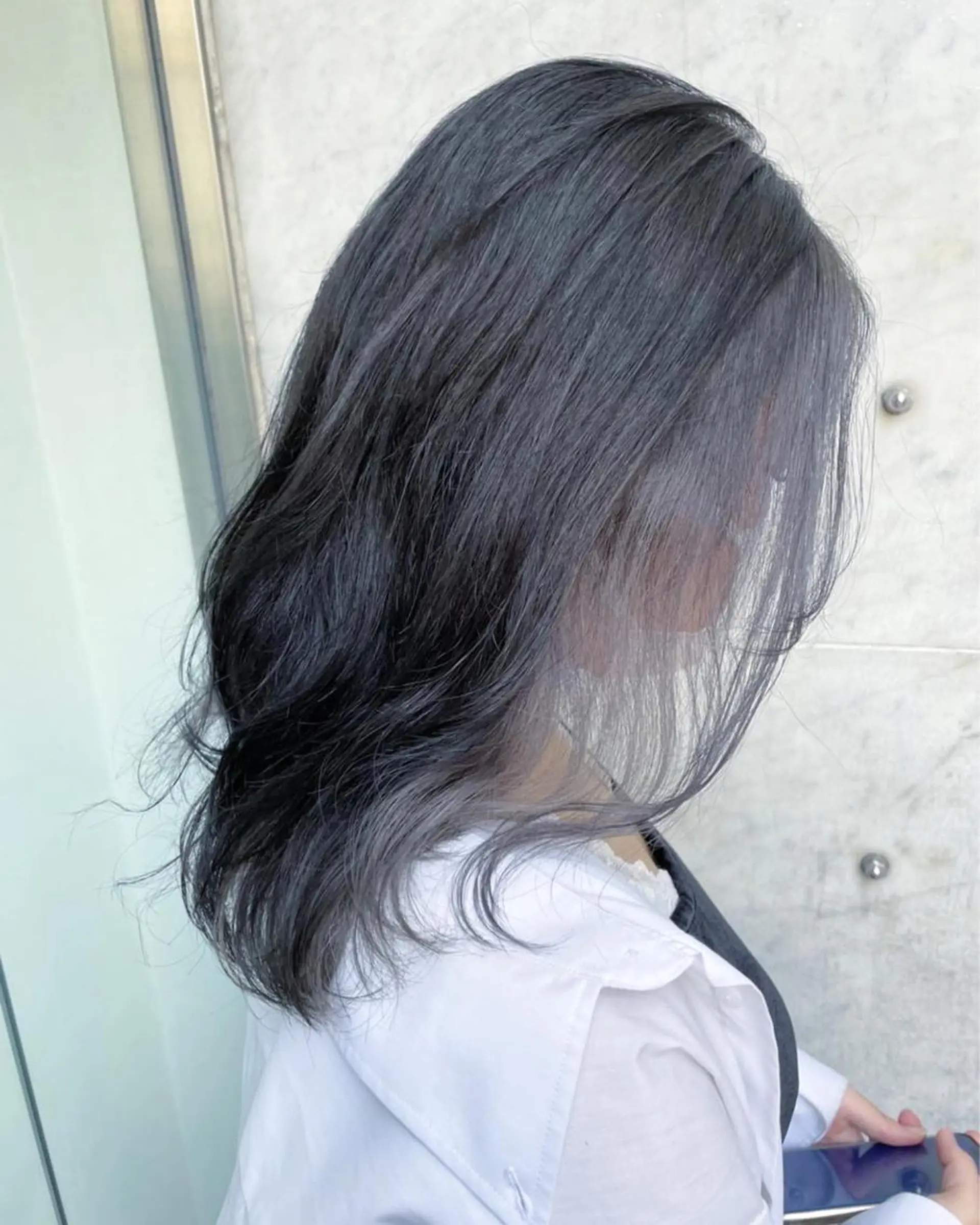 ロング カラー シルバー ホワイトシルバー JIL BLAN 京都所属・RU RIのヘアスタイル