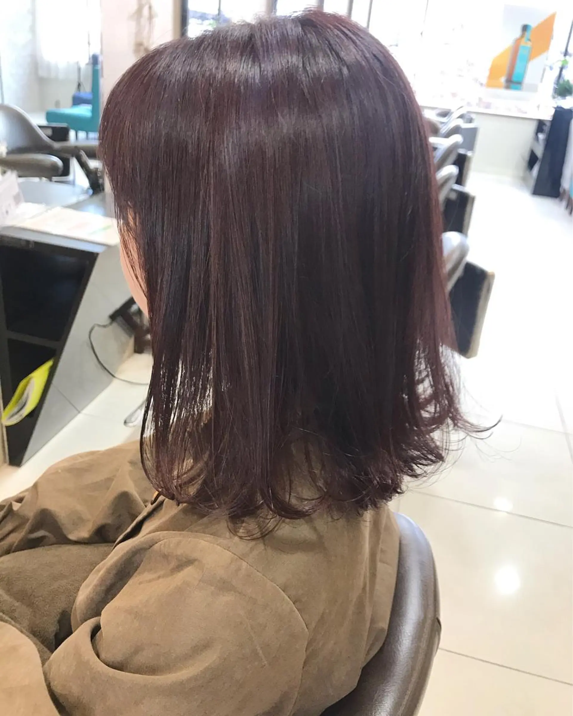 ミディアム カラー オリーブ/アッシュ やわらか透明感カラーのヘアスタイル