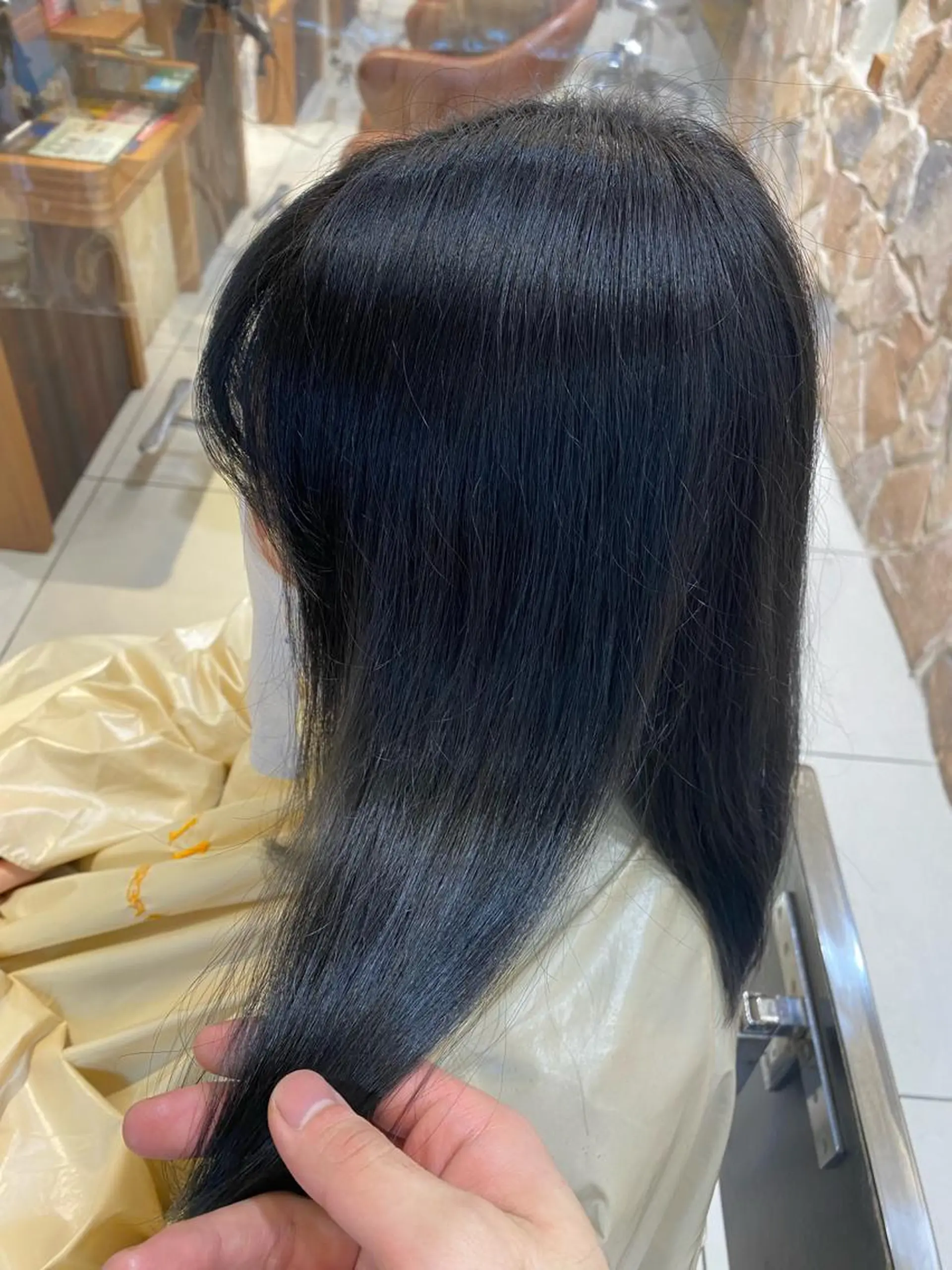 セミロング カラー シャドウパーマ 石見のヘアスタイル