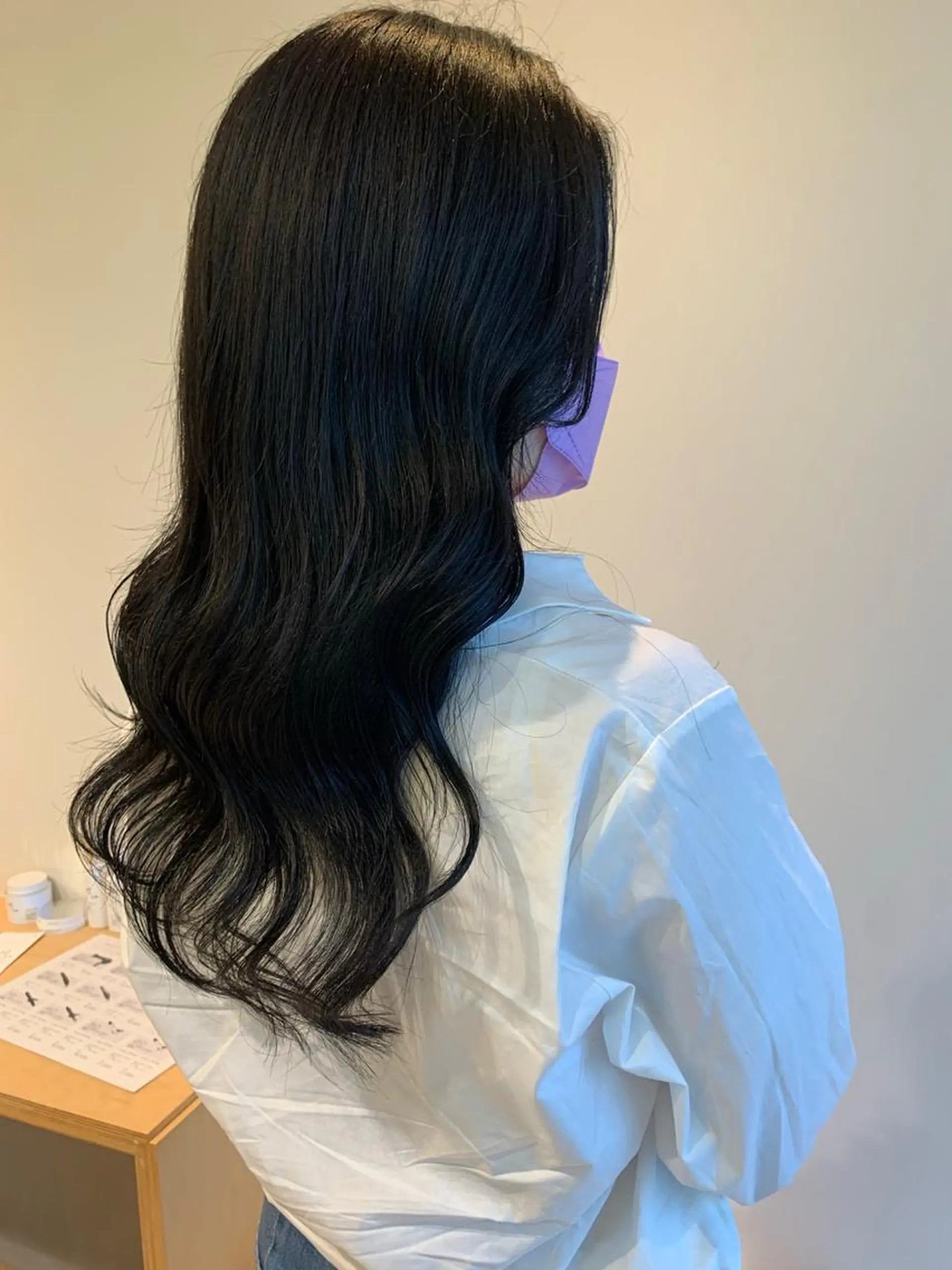 カラー 黒髪 ブルーカラー ブルーブラック 村松萌/ レイヤーカットのヘアスタイル