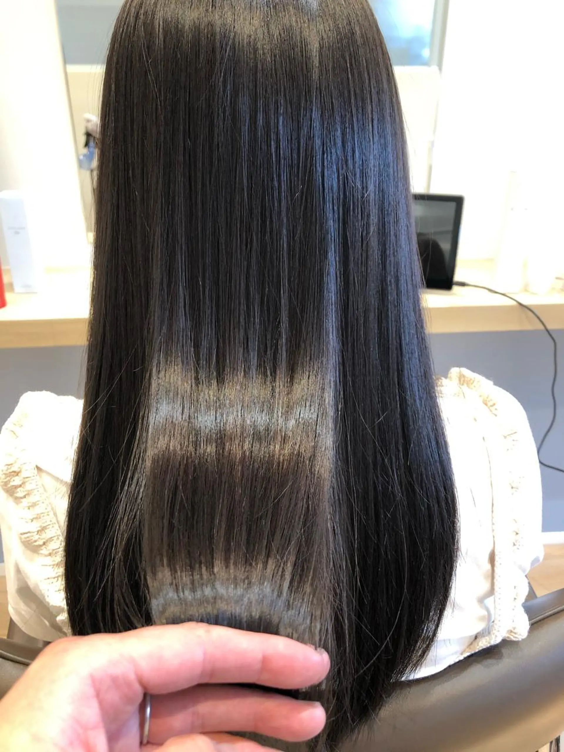 セミロング 白髪ぼかしハイライト 💫ミネ　ヒロシのヘアスタイル