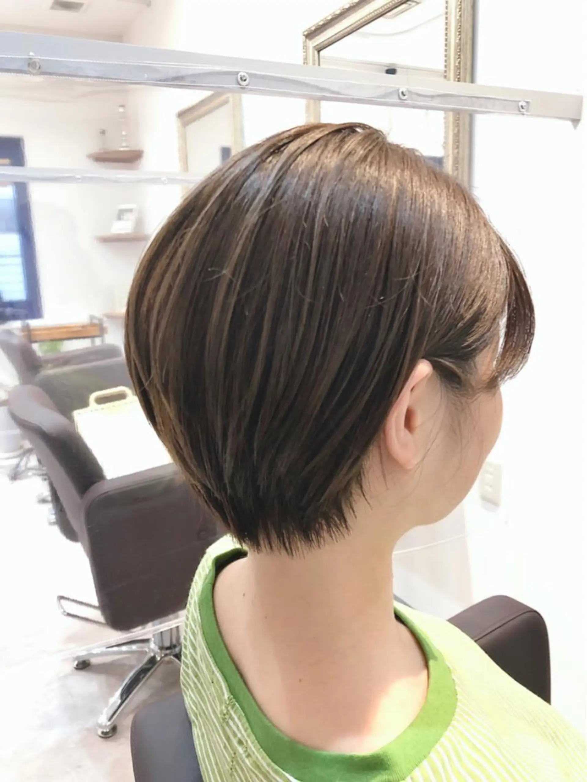 ショート カラー ベージュカラー ブリーチ ブリーチなしカラー ショートヘア カット 山本 佳奈のヘアスタイル