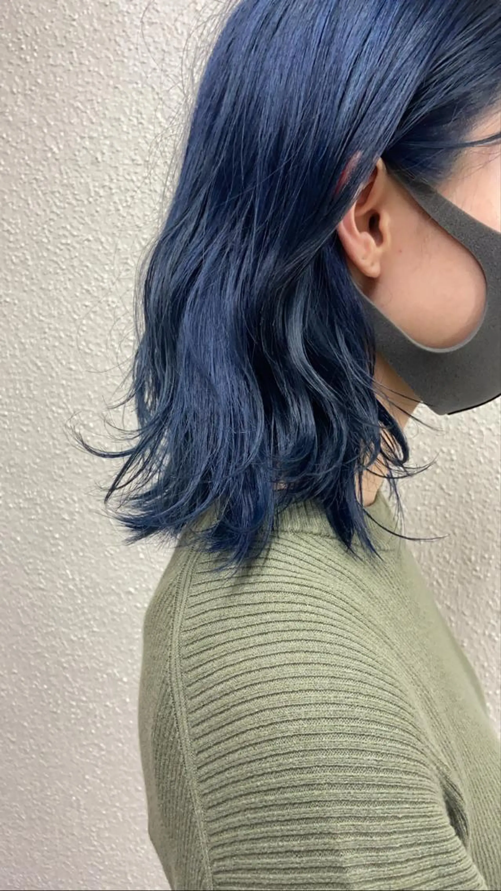 セミロング カラー OKA AKIHOのヘアスタイル