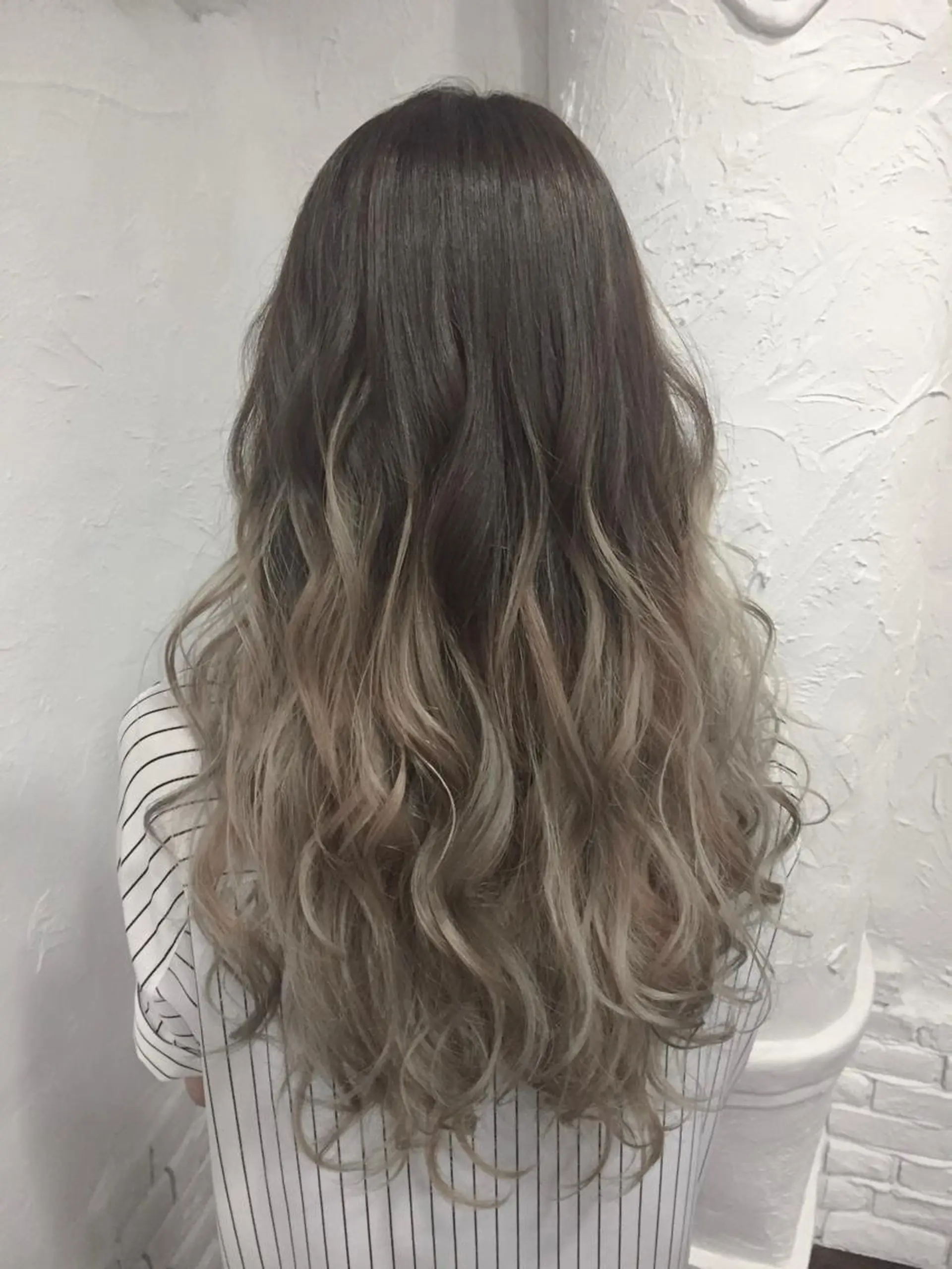 ロング カラー ブリーチ グラデーションカラー 伊藤 優希のヘアスタイル