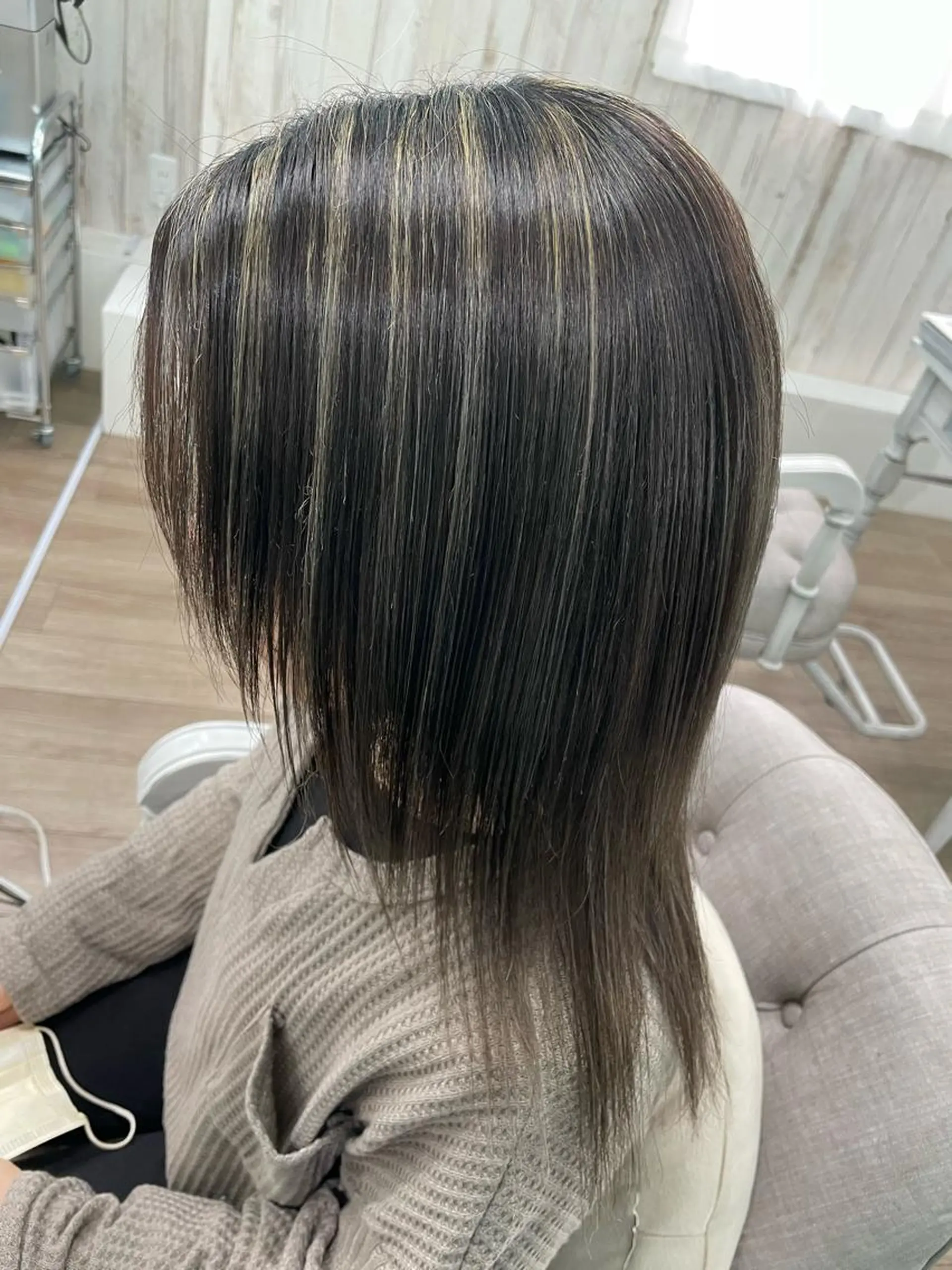 セミロング ハイライト ヘアカラー トリートメント 🐆アンドウ チカコ🦓のヘアスタイル