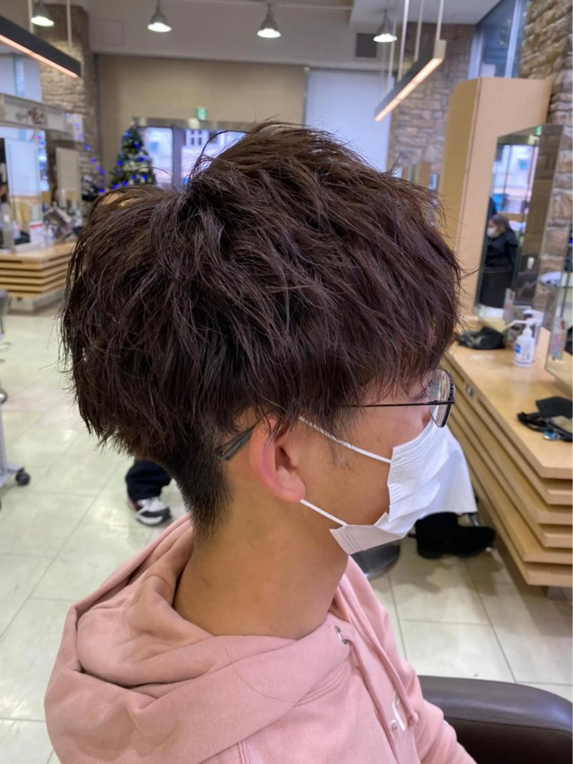 ミディアム パーマ メンズ カット パーマ ﾎｯﾄﾍﾟｯﾊﾟｰ に移行中【かな】のヘアスタイル