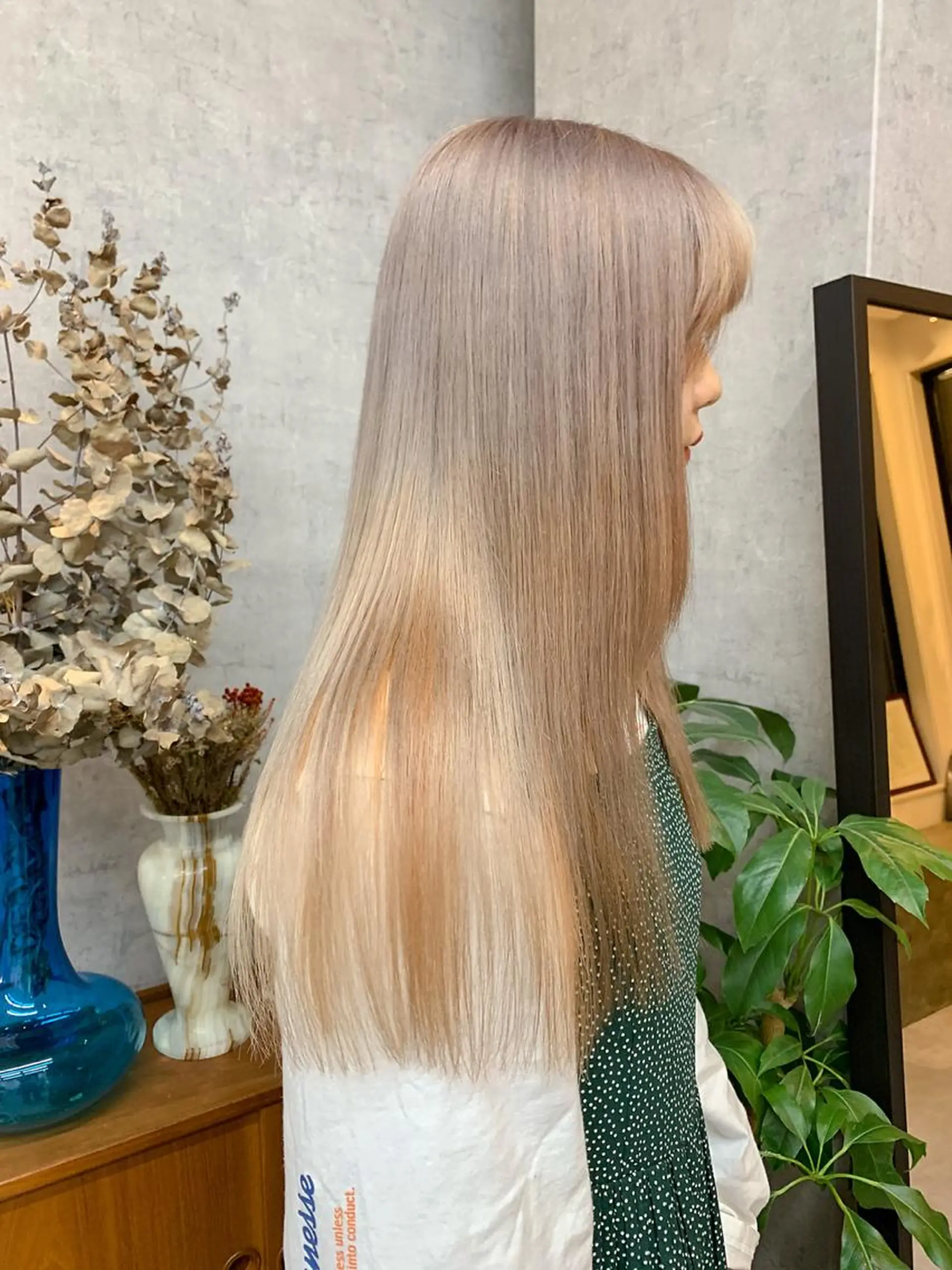 ロング カラー ブリーチ ダウンパーマ 【sity.ザイク】のヘアスタイル