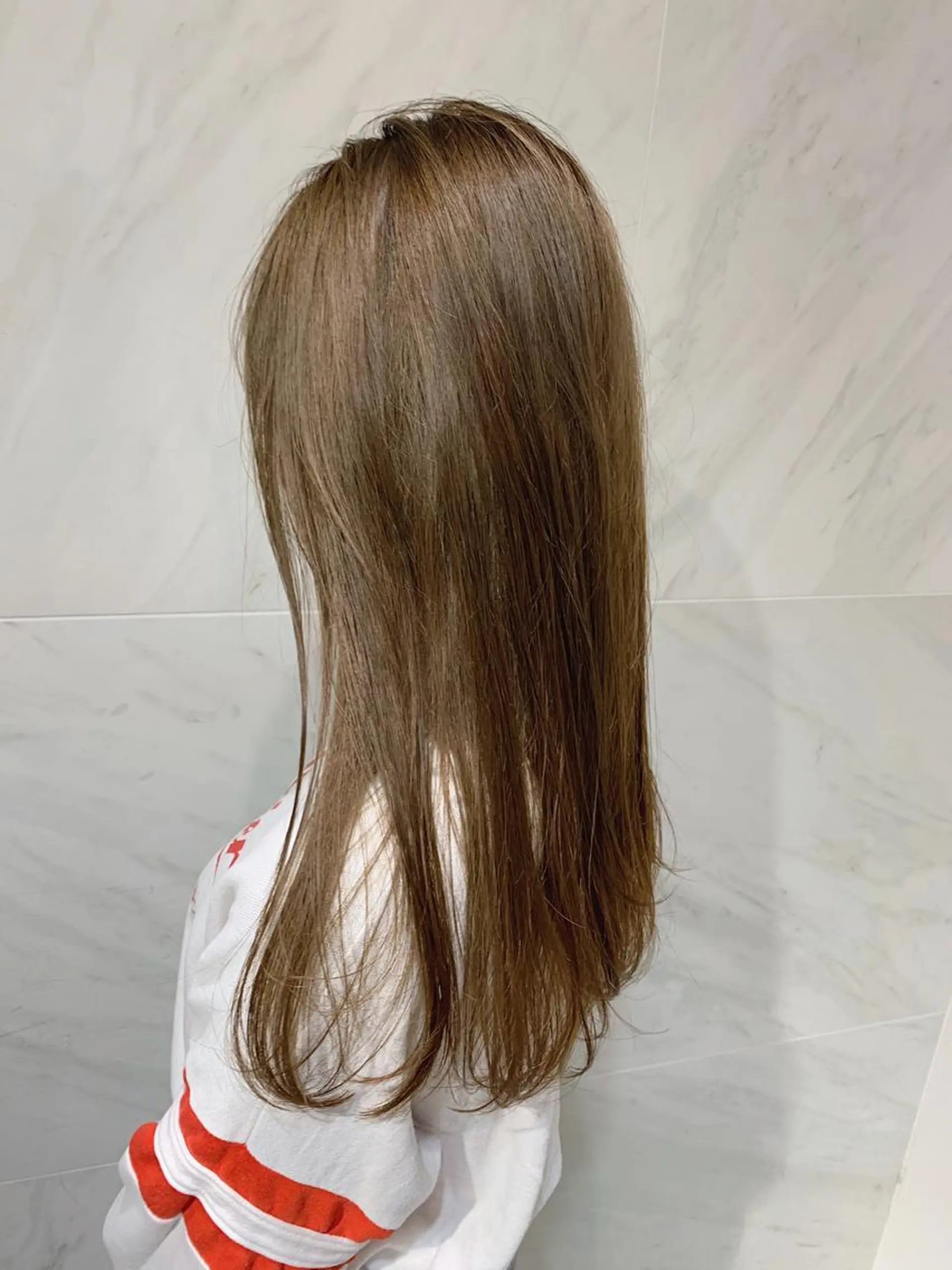 セミロング カラー ベージュカラー オリーブベージュ TENELE所属・チバ タクミのヘアスタイル