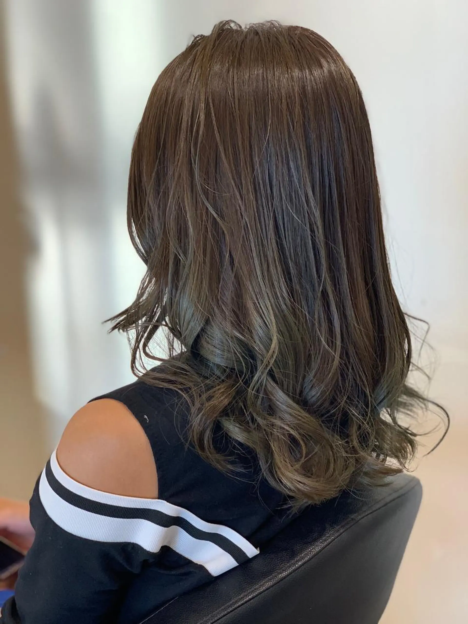 ロング カラー 関口 友行のヘアスタイル