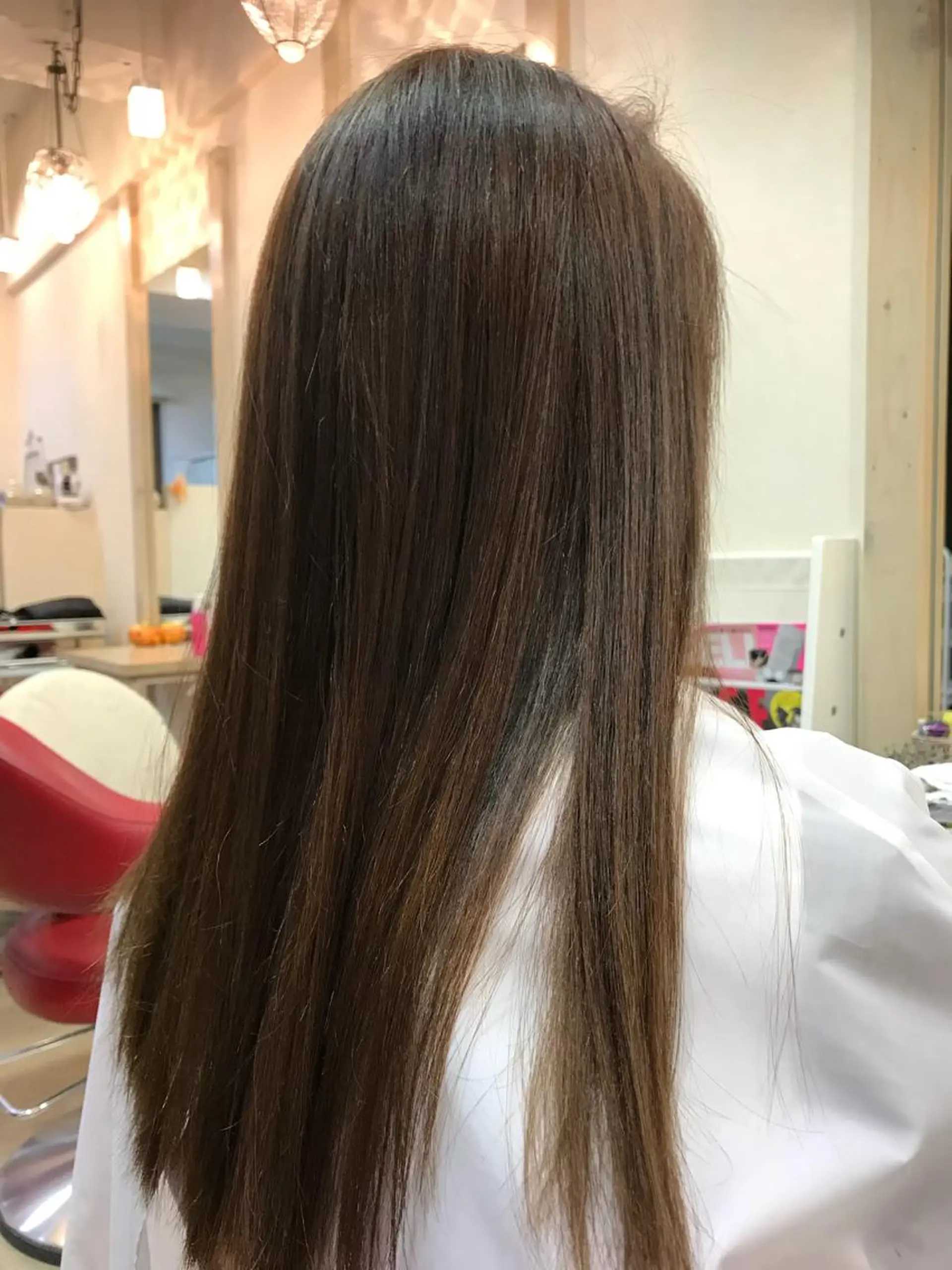 カラー グレージュ 渋谷宮益坂 omoのヘアスタイル