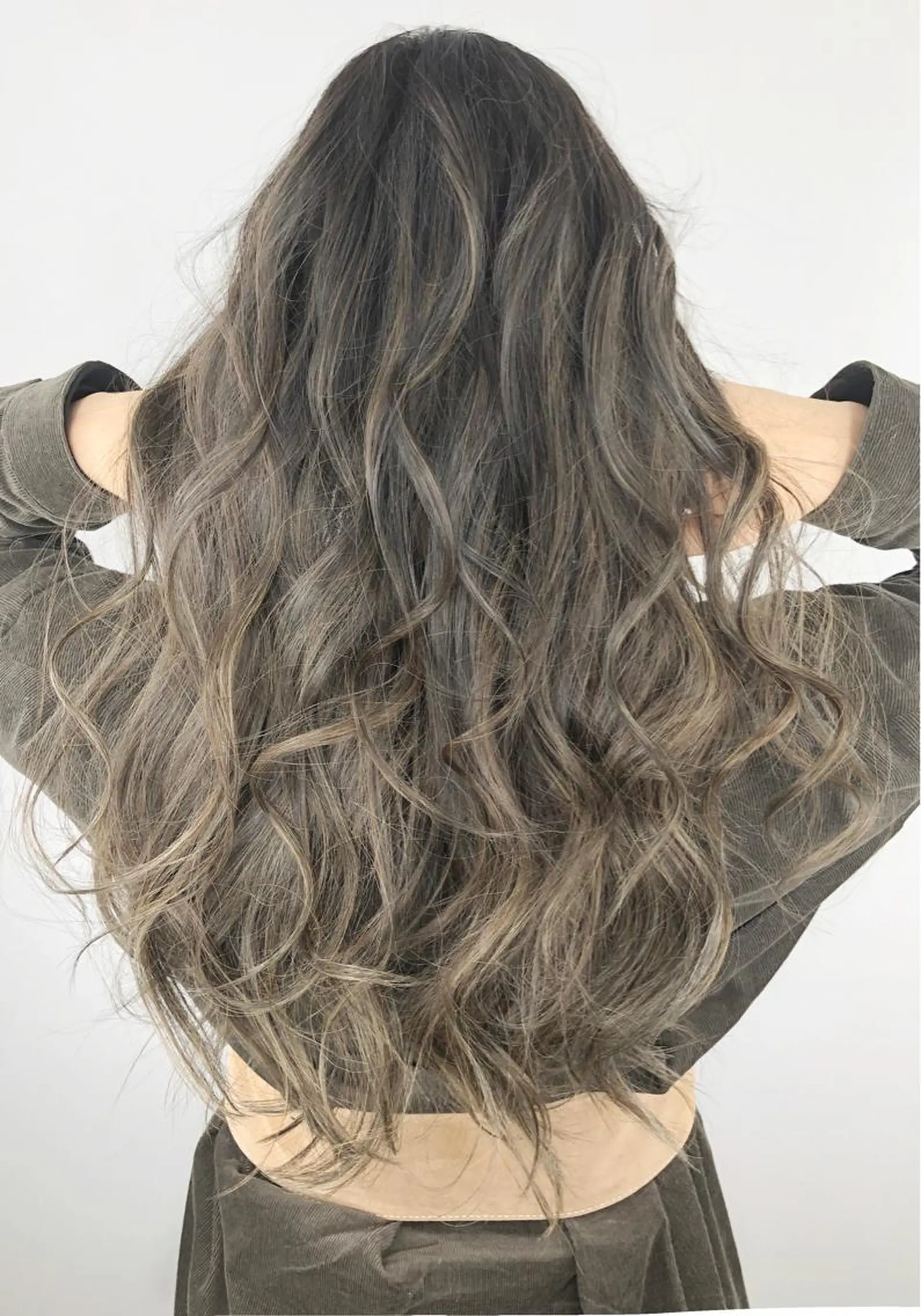 ロング ハイライト ヘアカラー トリートメント haretoki 髪質改善サロンのヘアスタイル