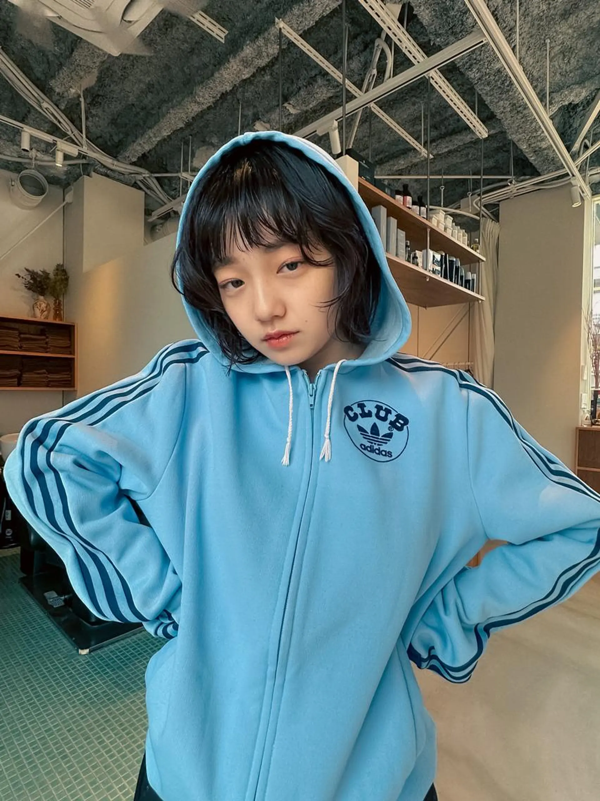 ミディアム 五屋 美咲のヘアスタイル