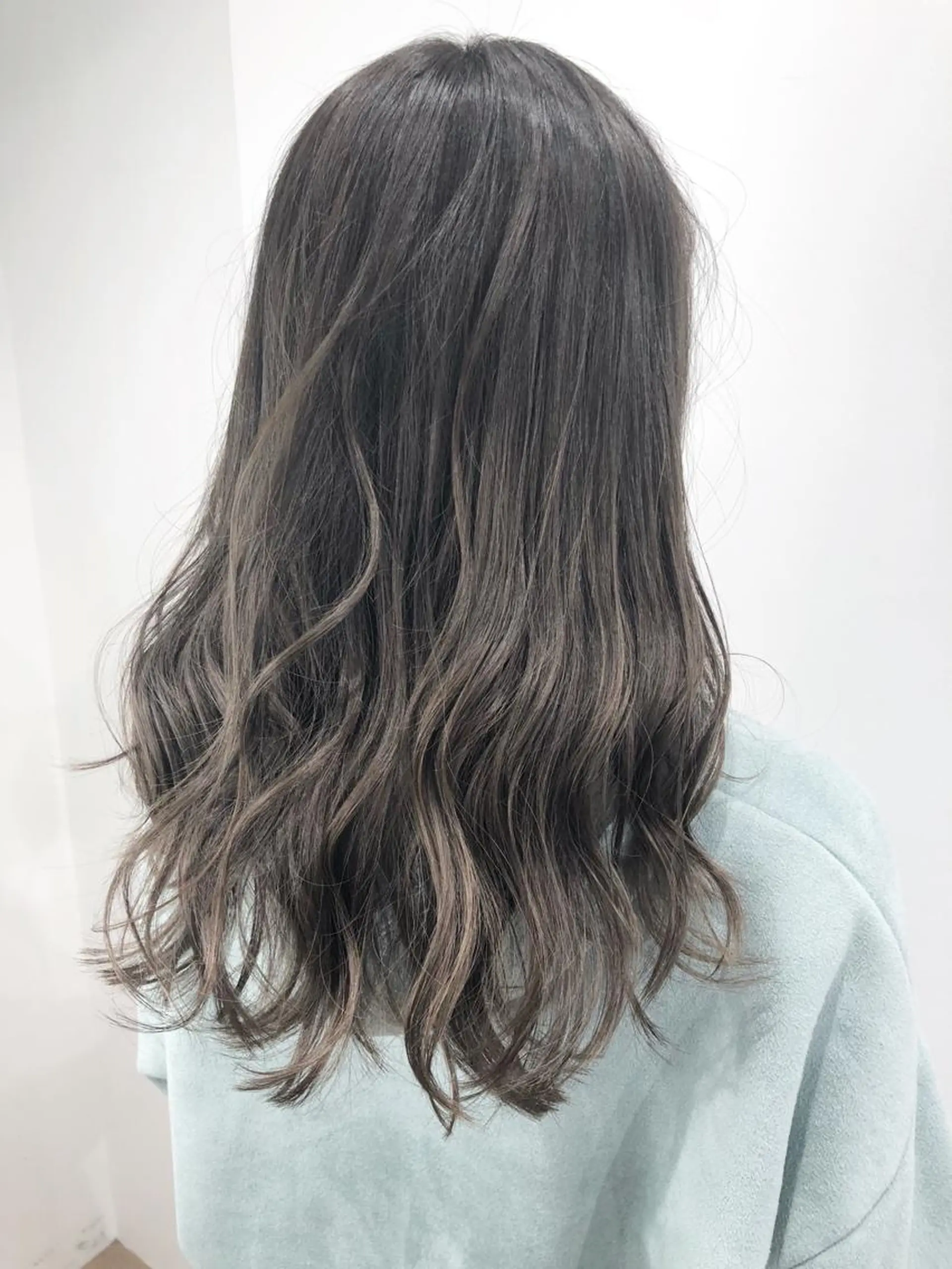 セミロング ハイライト  渡部 妃月のヘアスタイル