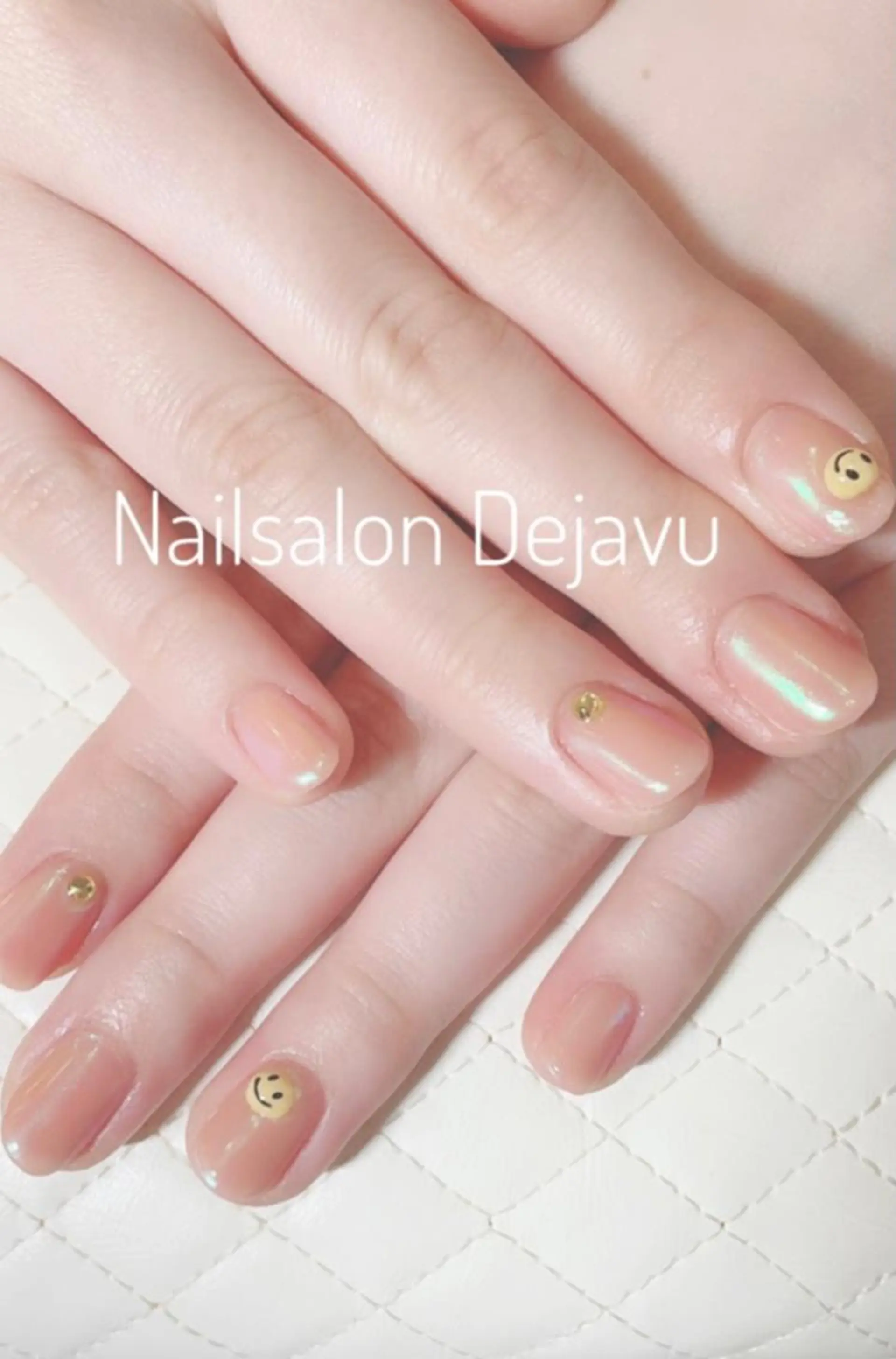 ネイル アートネイル オーロラネイル 持ち込み ワンカラーネイル Dejavu所属・Nail salon Dejavu 🌿のネイルデザイン