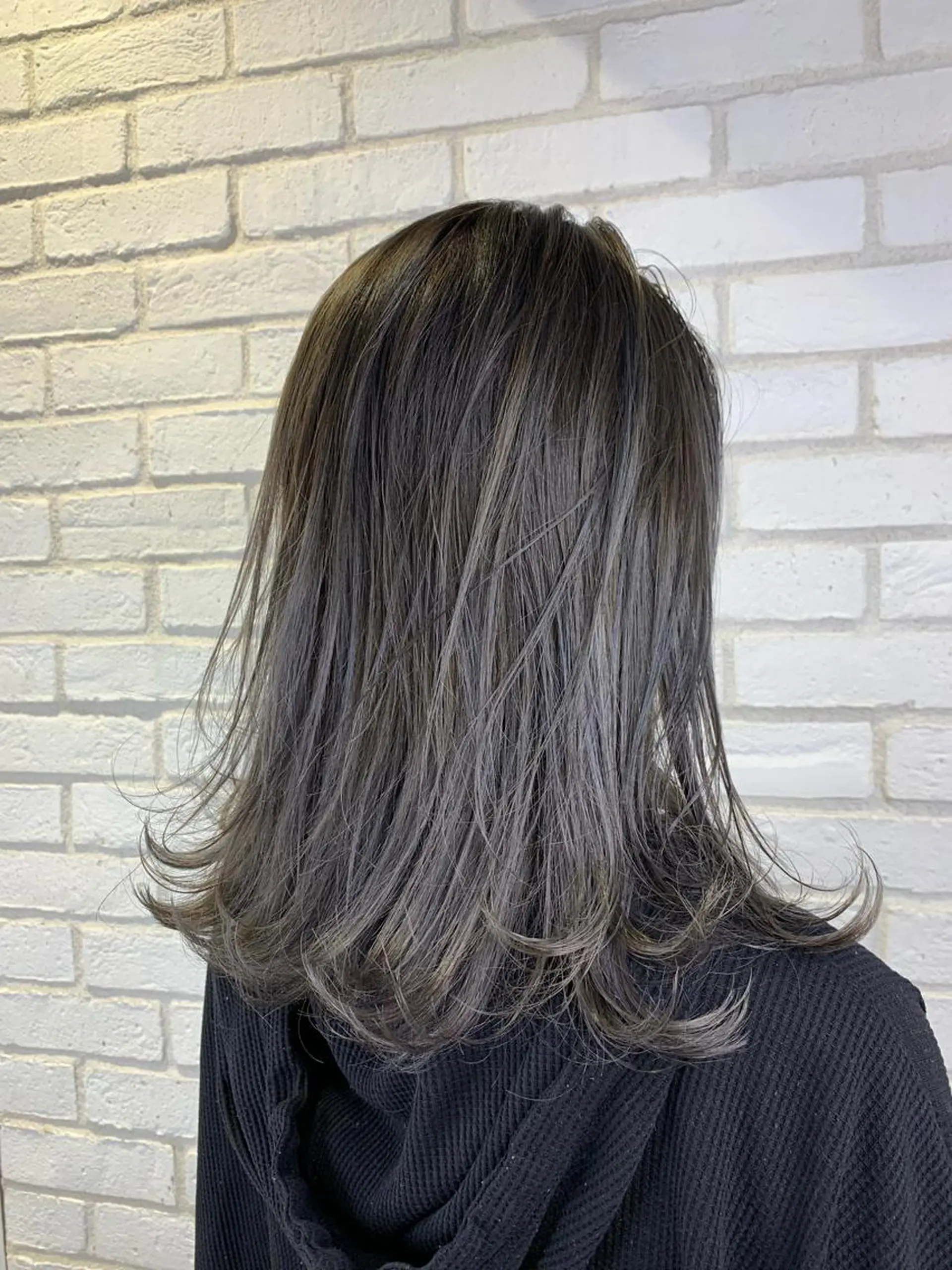 セミロング カラー グレージュ she2.shinjuku所属・takumi Hのヘアスタイル