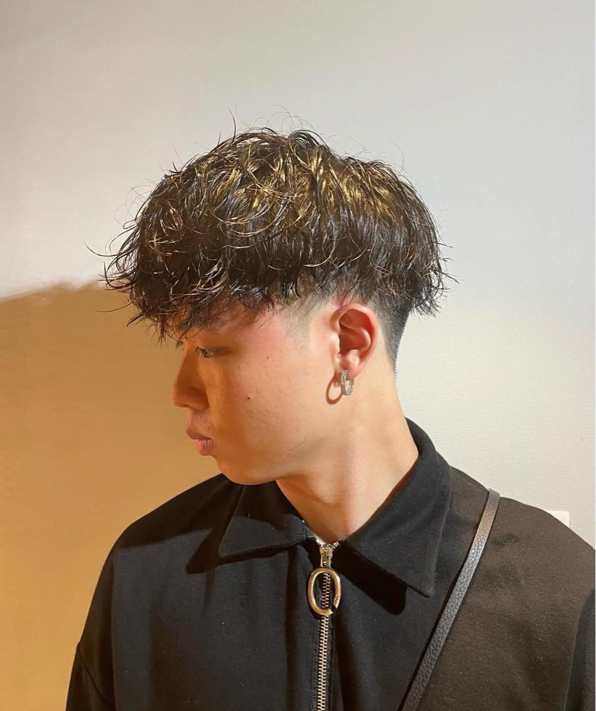 ショート パーマ 新宿スキンフェード 佐藤京介のヘアスタイル