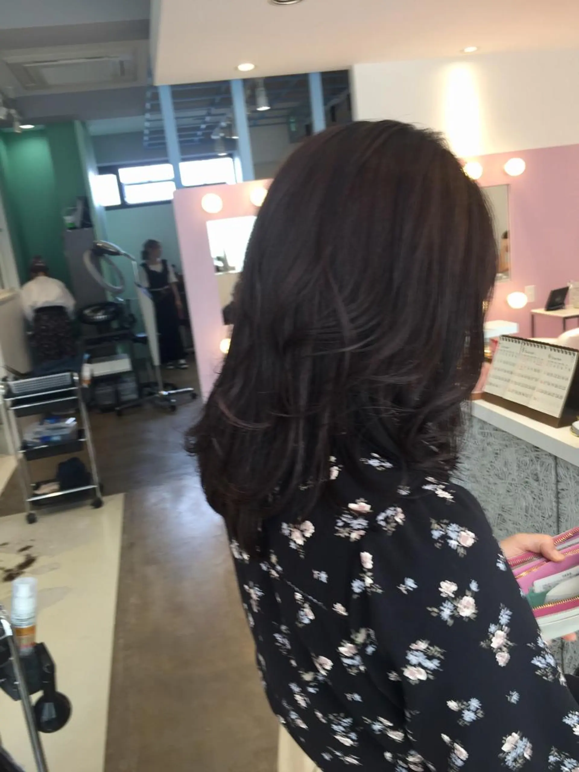 セミロング アッシュ アッシュグレー カット ヘアカラー トリートメント ヘッドスパ 所渉/韓国レイヤー /ウルフカットのヘアスタイル