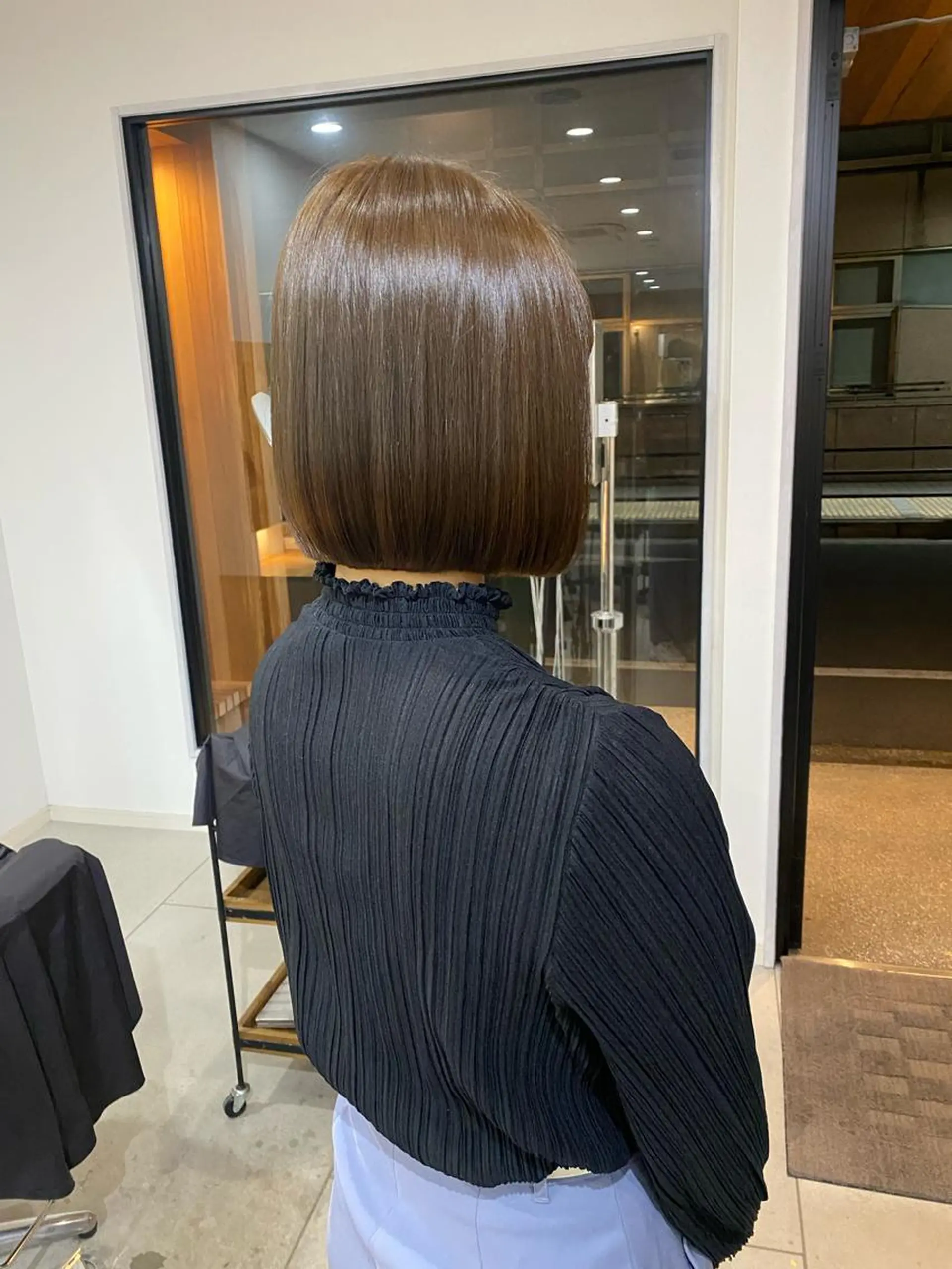 ショート 切りっぱなしボブ ボブ ブリーチカラー よねだまことのヘアスタイル