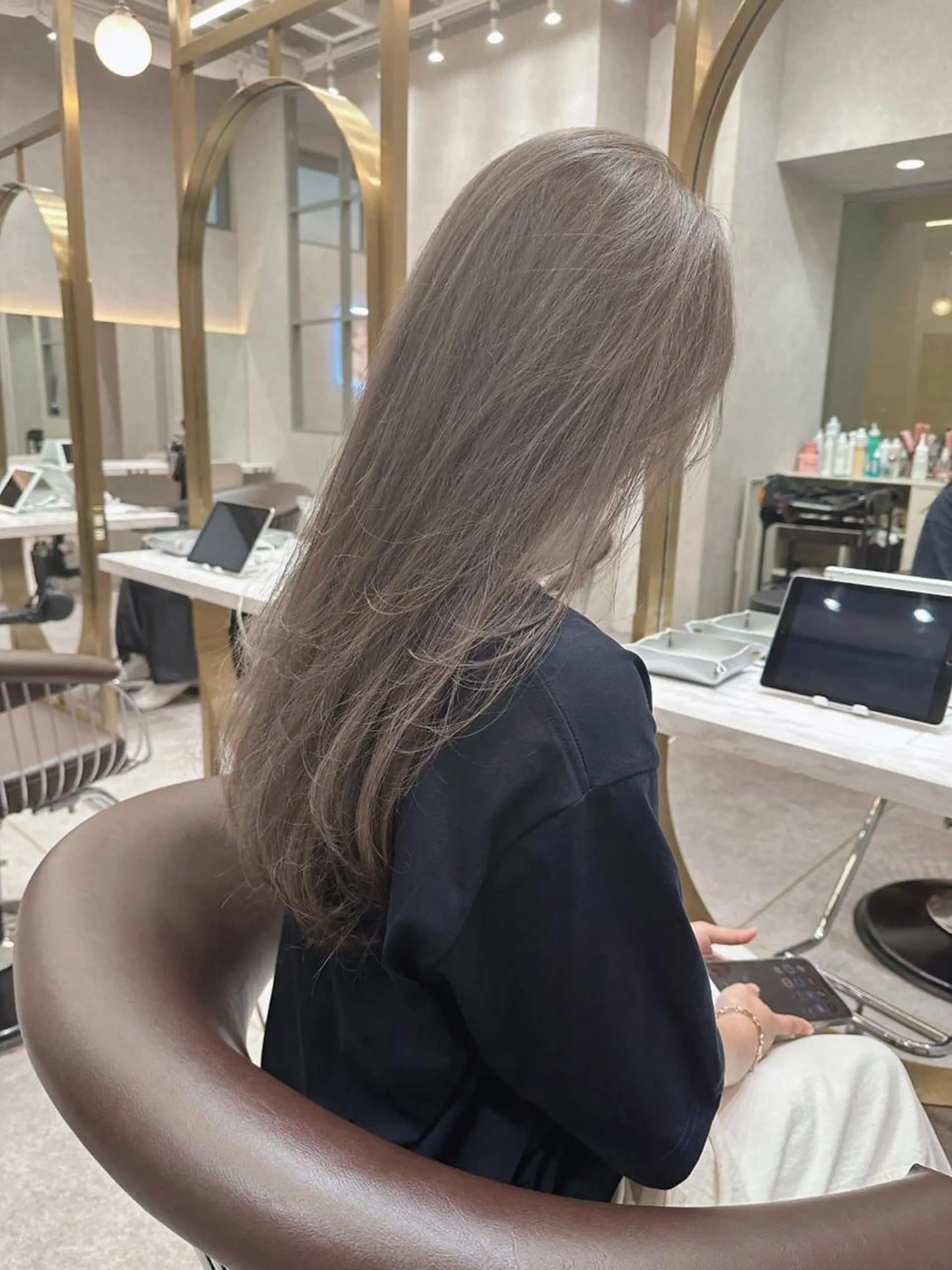 セミロング カラー ヘアアレンジ バレイヤージュ ブリーチ ケアブリーチ ダブルカラー グラデーションカラー ヘアカラー トリートメント yuuto🌈 冬の透け感カラーのヘアスタイル