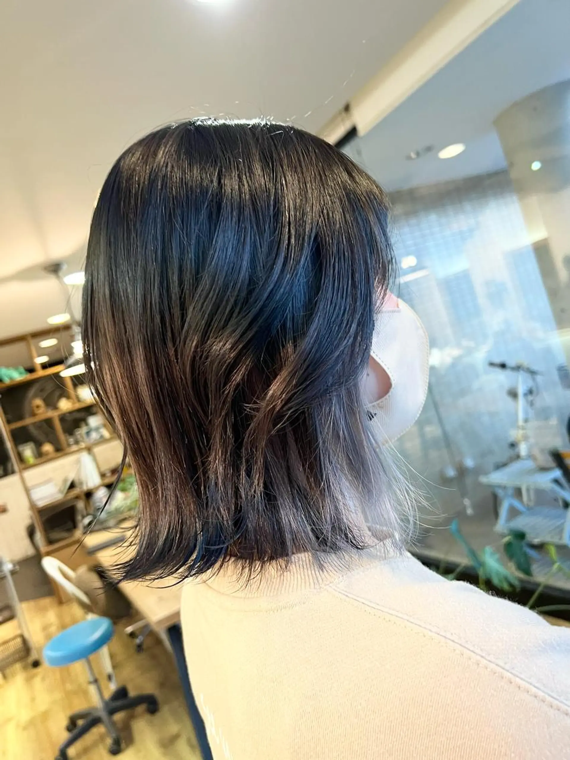 ショート カラー イヤリングカラー ヘアカラー 堀 望美のヘアスタイル