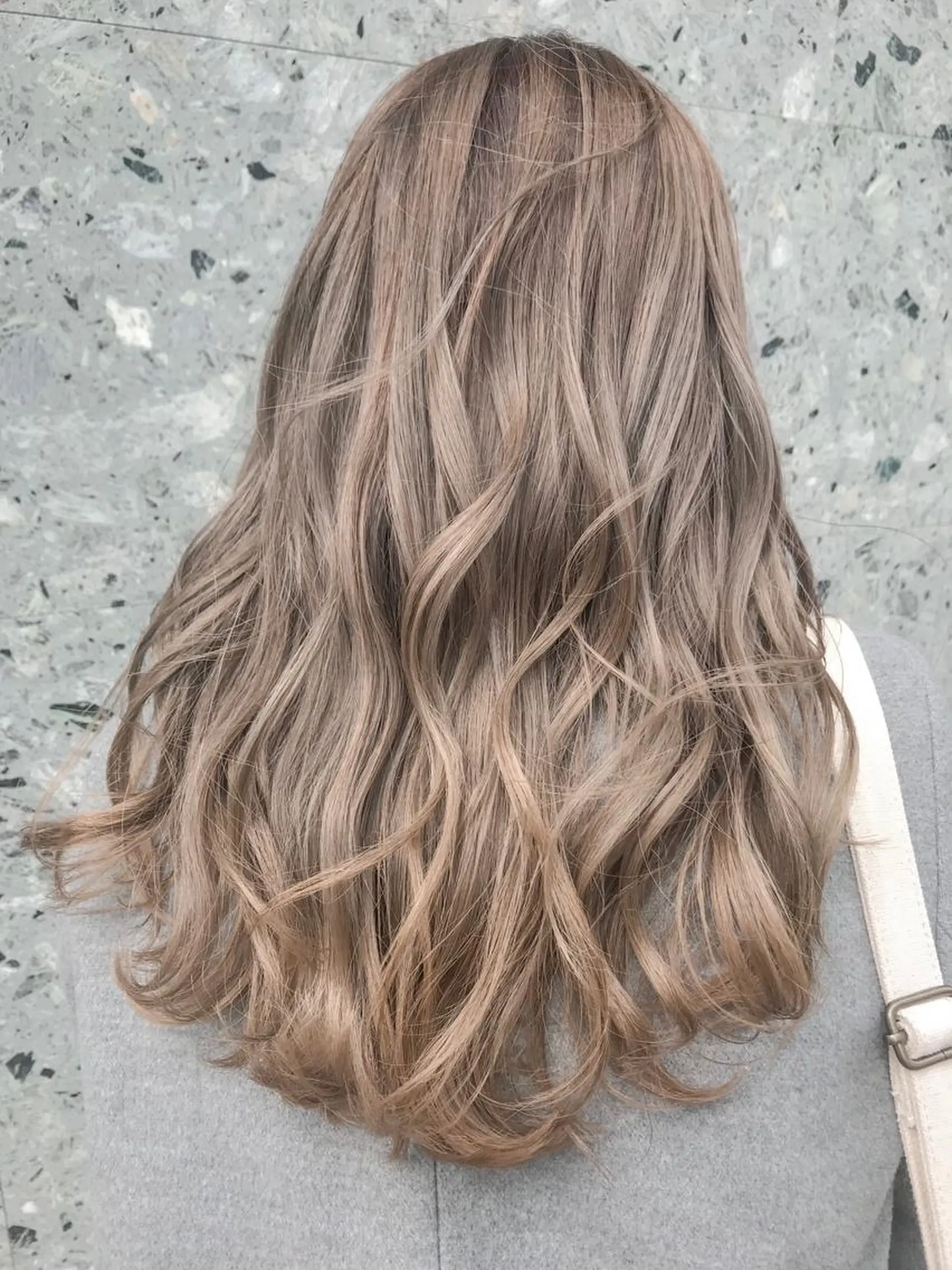 ロング カラー ヘアアレンジ ベージュカラー ミルクティーベージュ ヘアカラー シアーベージュニスト 🥣大石亜里紗のヘアスタイル