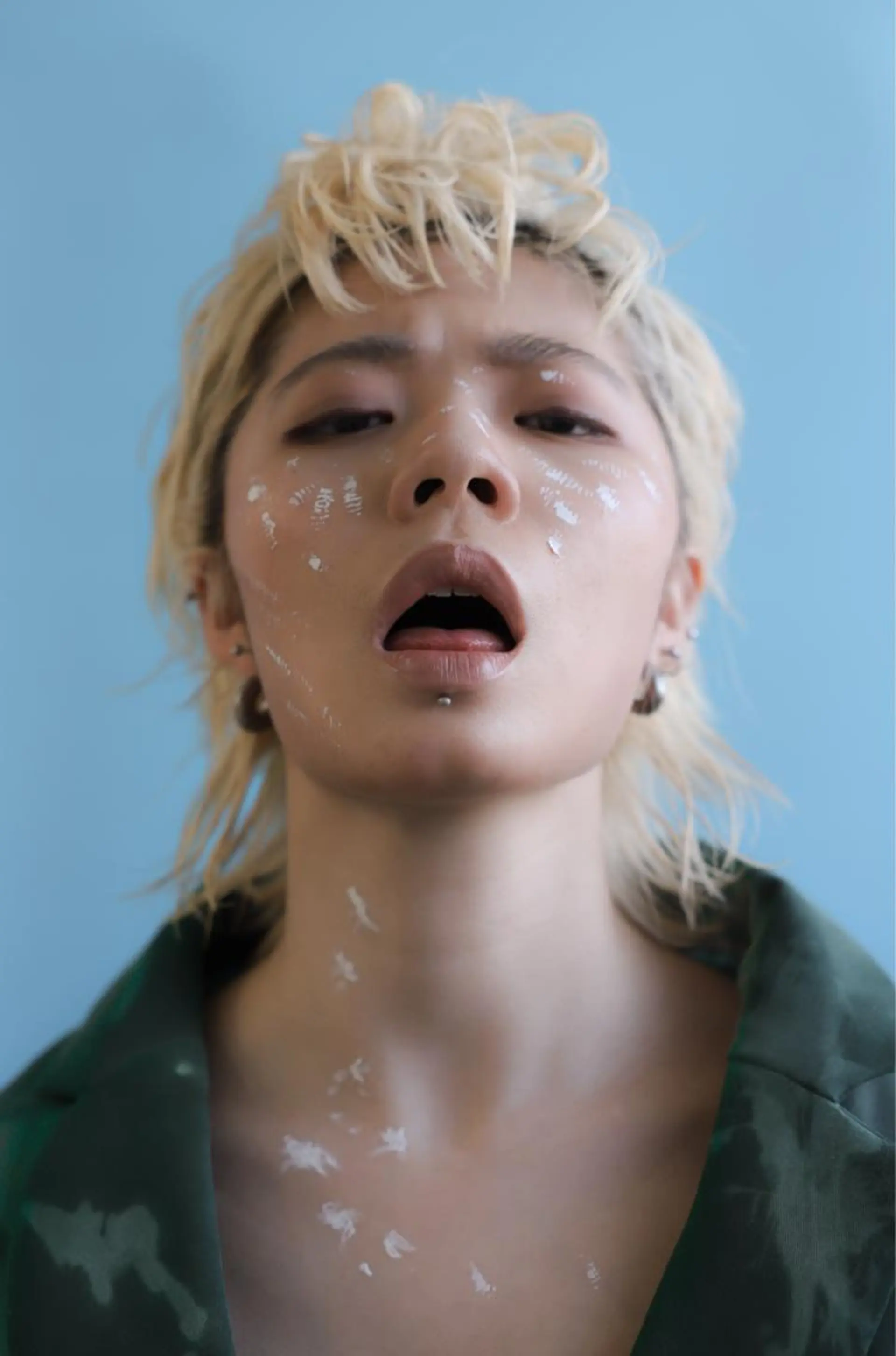 ショート カラー ベージュカラー ブリーチ ケアブリーチ グレージュ ハイライトカラー DADACUBIC 齋藤　樹のヘアスタイル