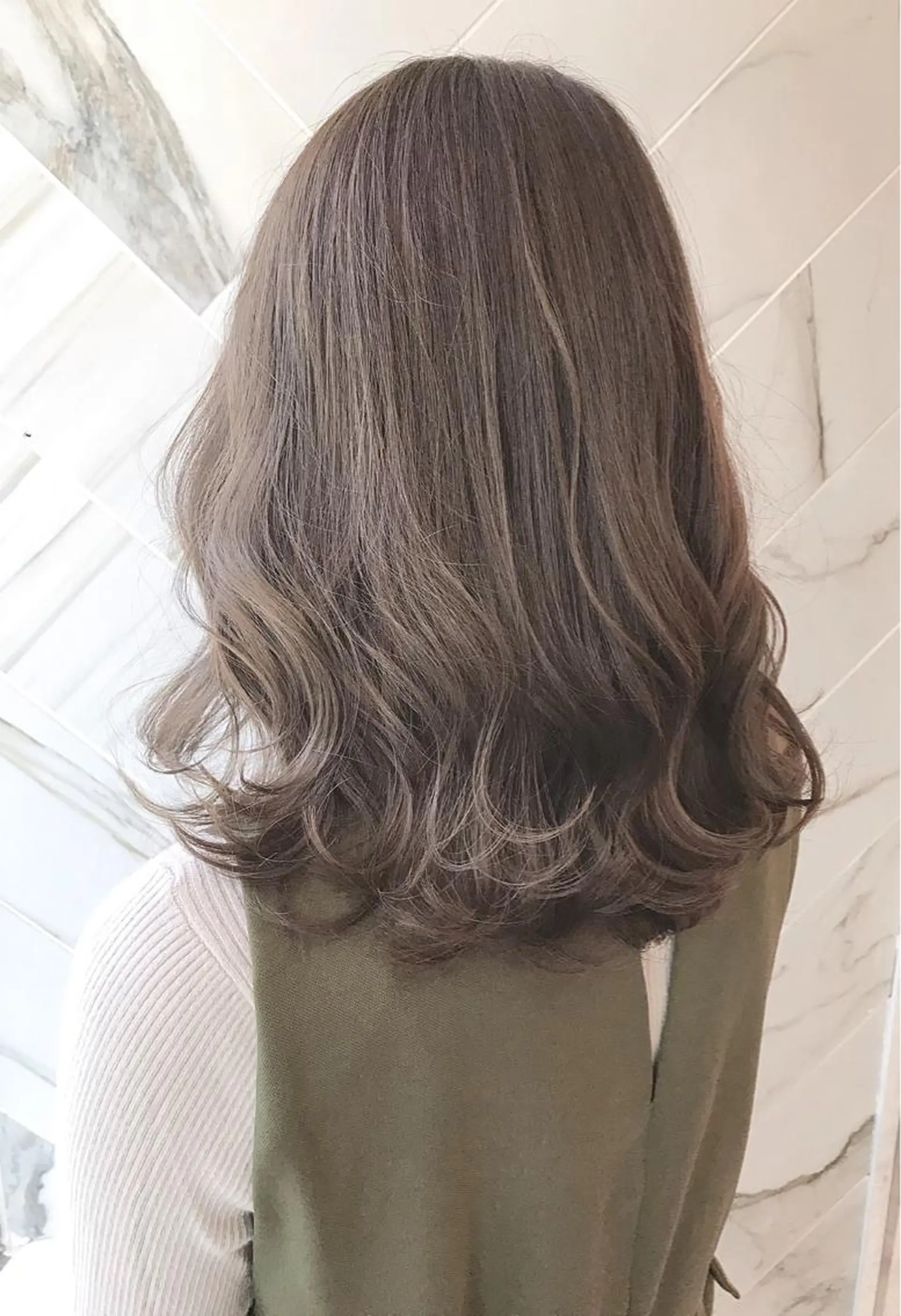 ミディアム カラー グレージュ イルミナカラー カーキグレージュ 髪質改善 KANOI 銀座中央通り所属・上條 航平のヘアスタイル