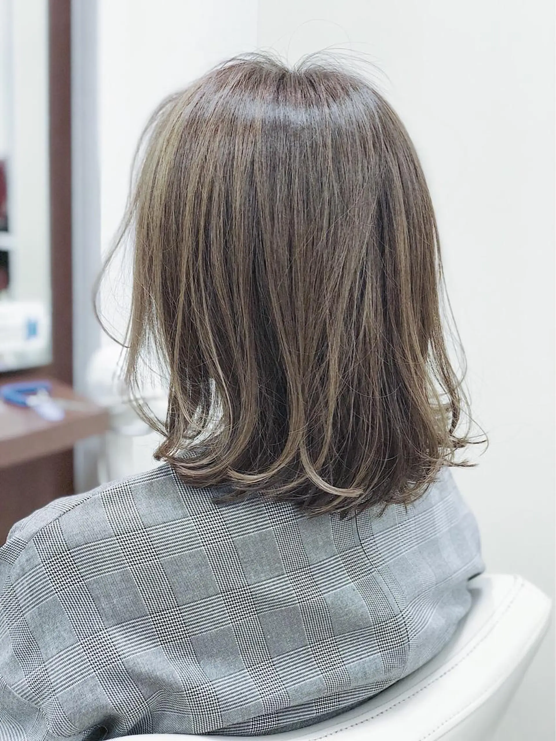 セミロング カラー 飯田 真澄のヘアスタイル