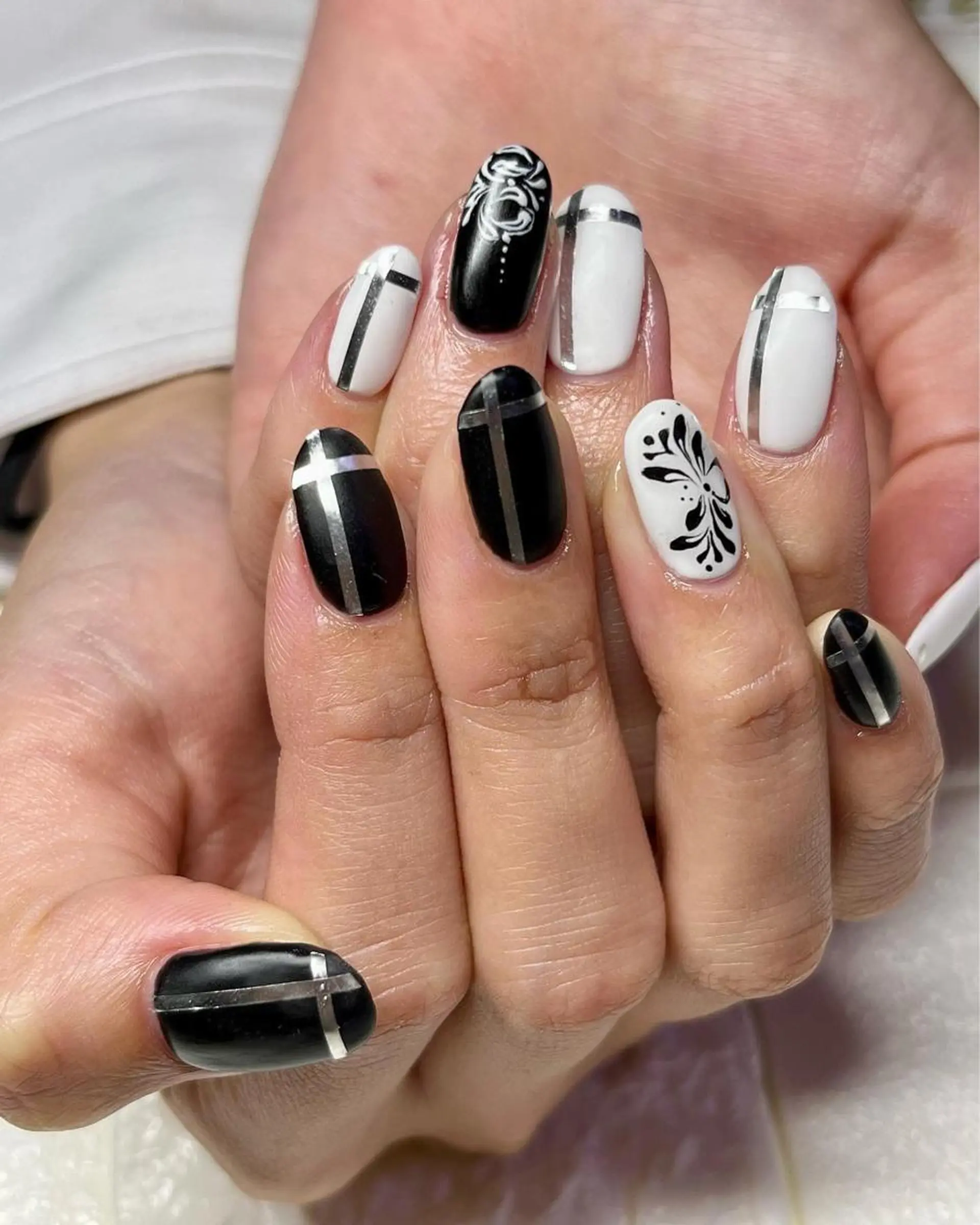 ミディアム ネイル アートネイル シンプルネイル ハンドネイル まり りぃ〜んのネイルデザイン