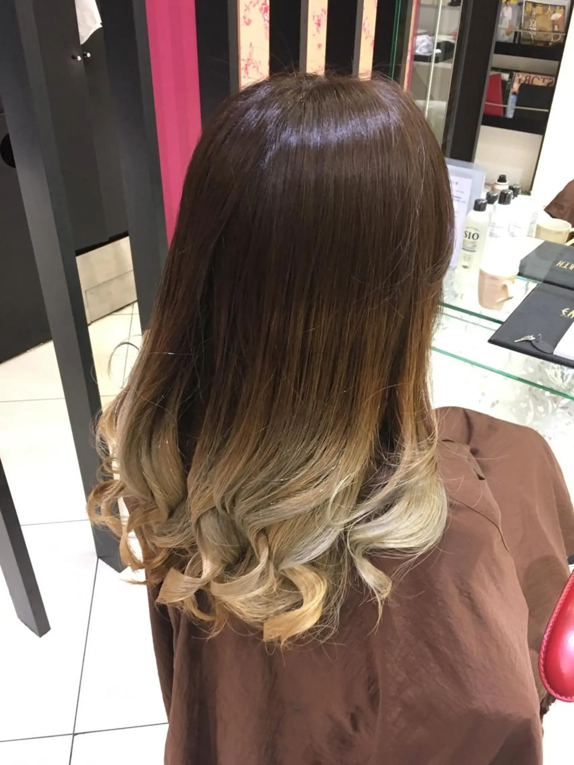 ミディアム セミロング ロング カラー ブリーチ グラデーションカラー emerge川崎店所属・髪質改善/縮毛矯正 YUUKIのヘアスタイル