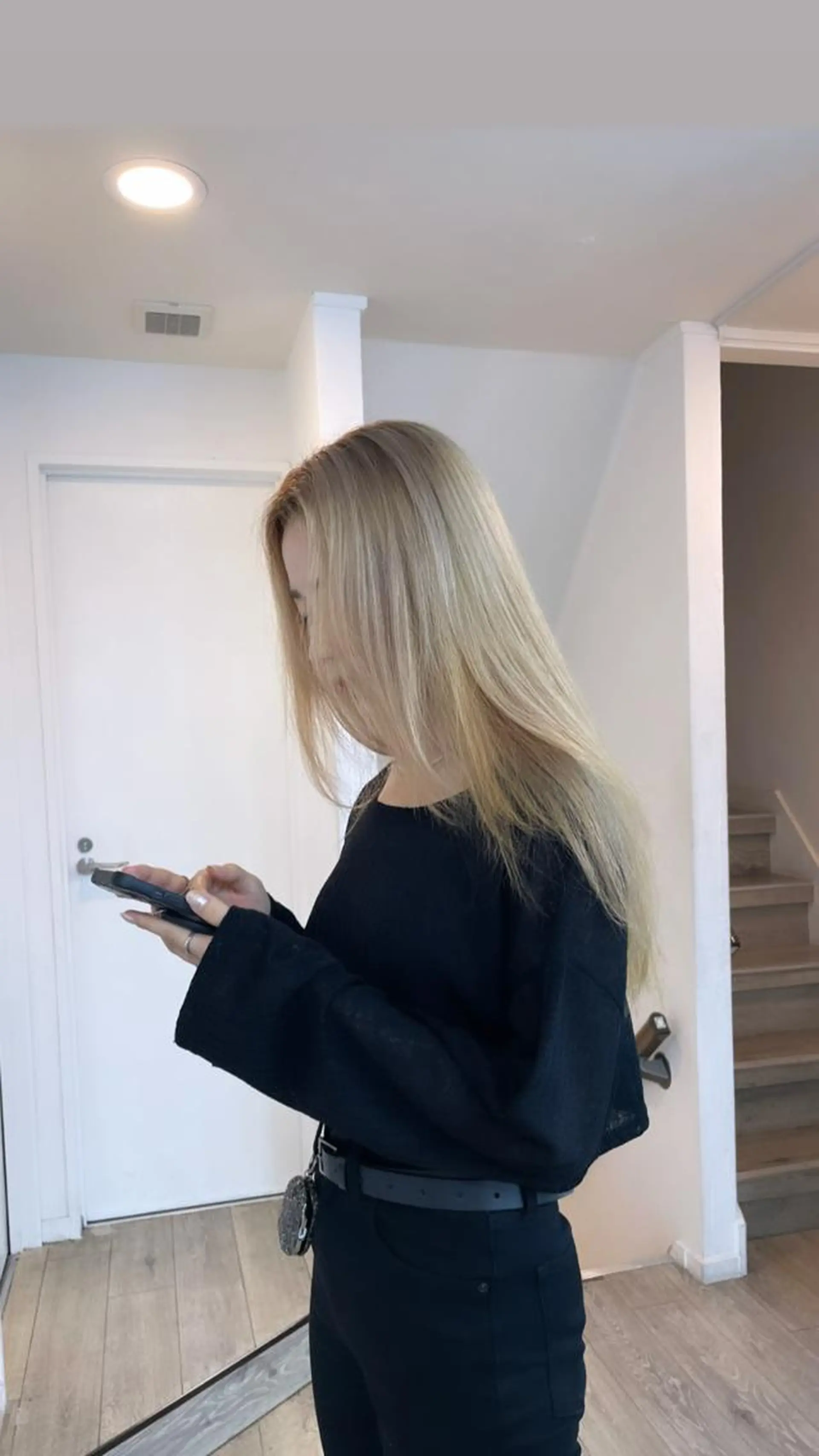 セミロング カラー ベージュカラー ホワイトベージュ レイヤーカット ヘアカラー トリートメント 🔷ダブルカラーハイ トーン🔷櫻井走のヘアスタイル