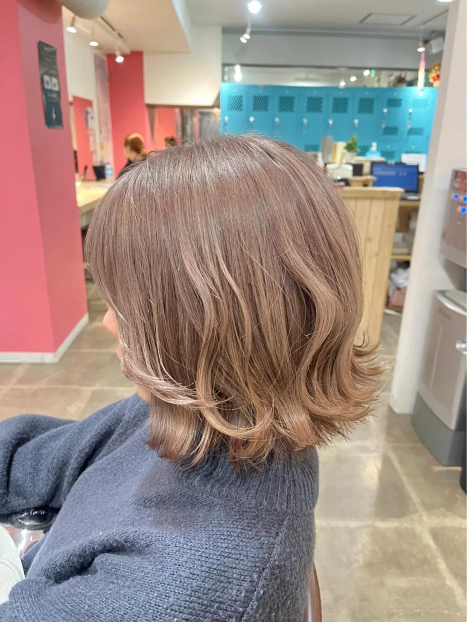 ミディアム カラー ベージュカラー ブリーチ ミルクティーベージュ ヘアカラー エリアNo.1カラー ⭐️hikaru⭐️のヘアスタイル