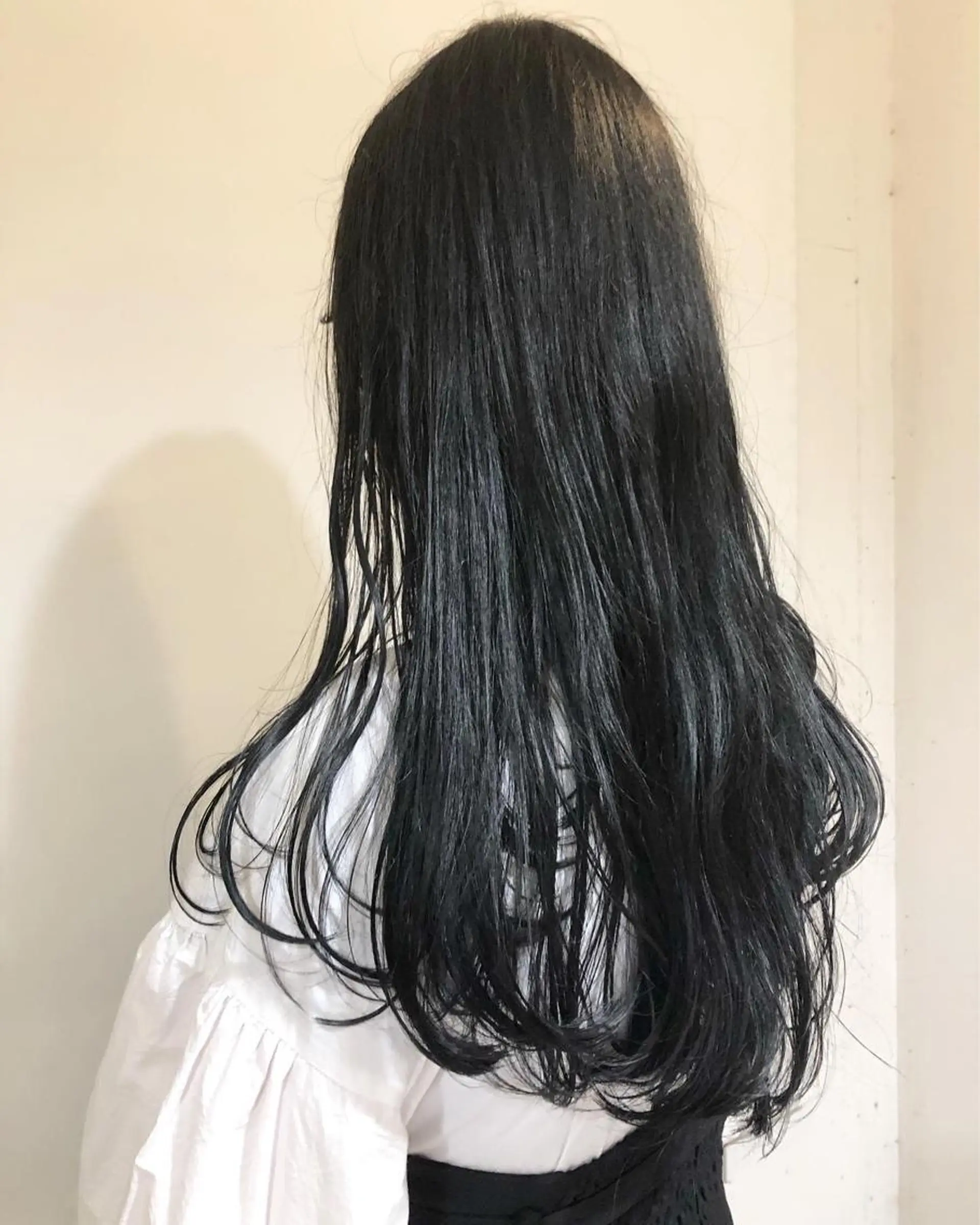 ロング カラー ヘアアレンジ 黒髪 ブルーカラー ブルーブラック 透明感カラー ヘアカラー トリートメント ainico+所属・メンズ特化✂️栗原 侑也のヘアスタイル
