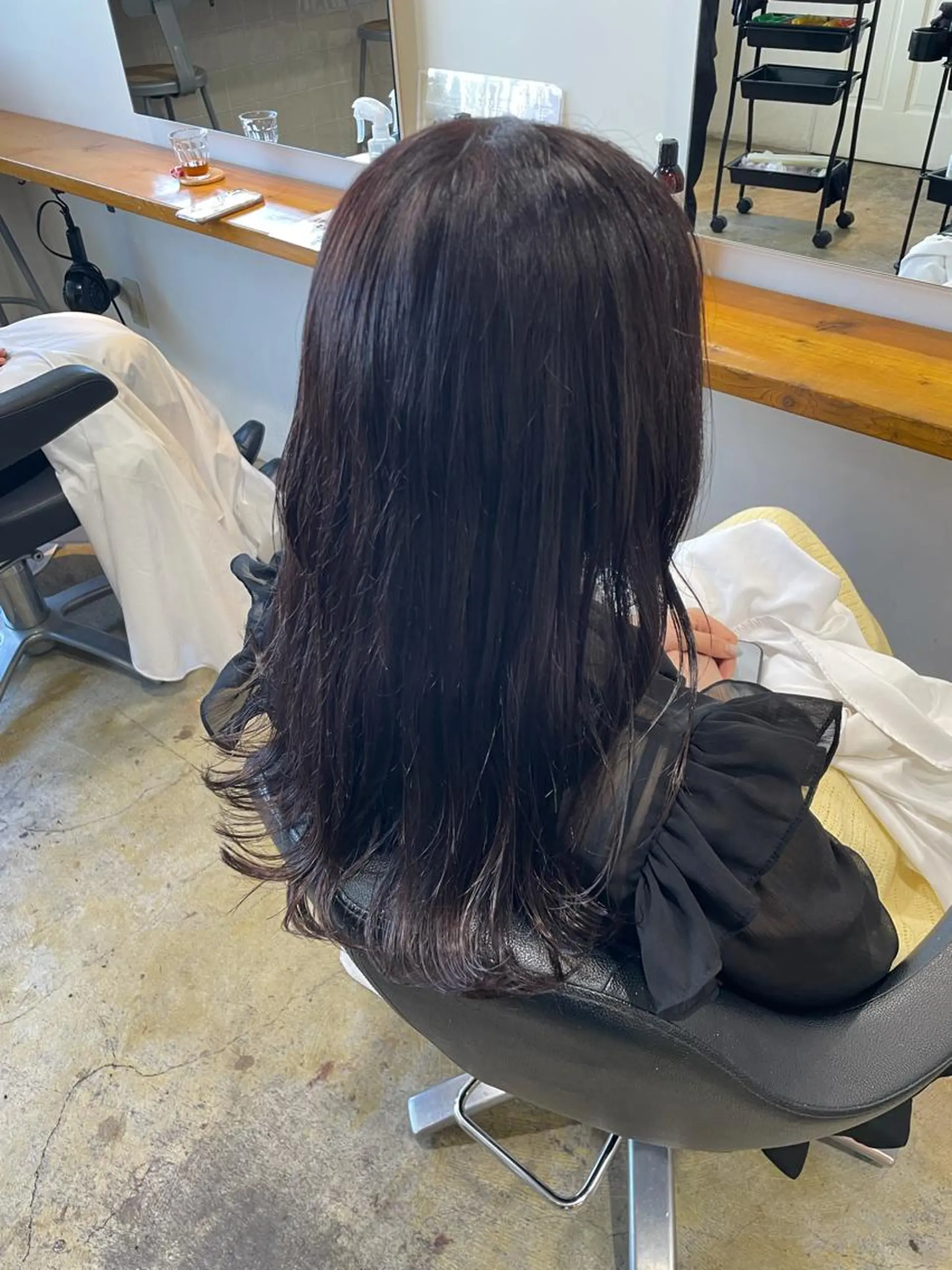 セミロング カラー ディープパープル パープルカラー カット ヘアカラー トリートメント MIOベージュカラー 柔らかいカラーのヘアスタイル