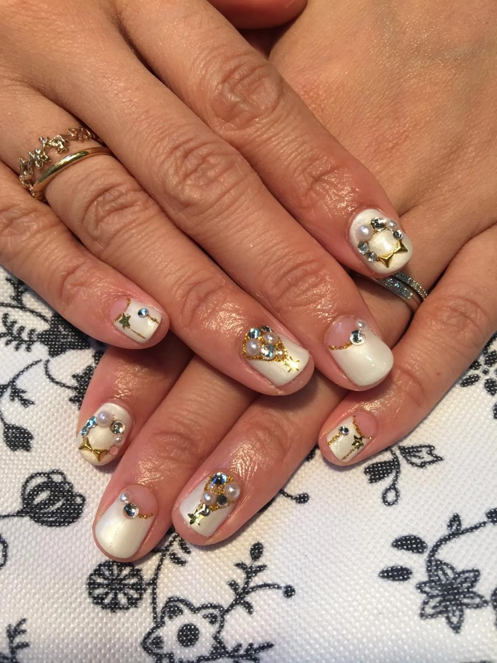 ネイル ゴージャス ストーンネイル ＦreeDoＭ   Design所属・W KUMIのネイルデザイン