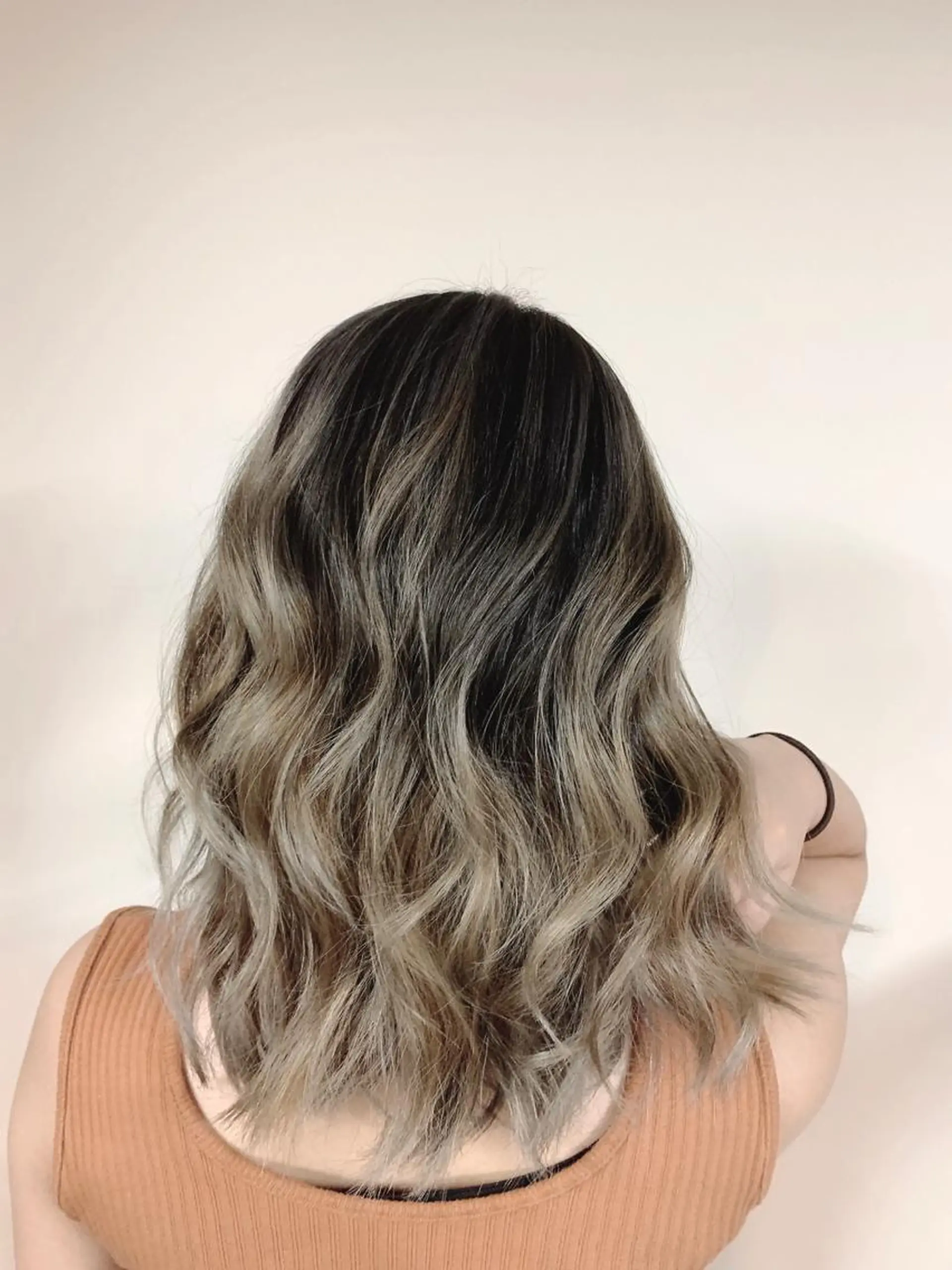 ロング レイヤーカット Selene hair OSAKAのヘアスタイル